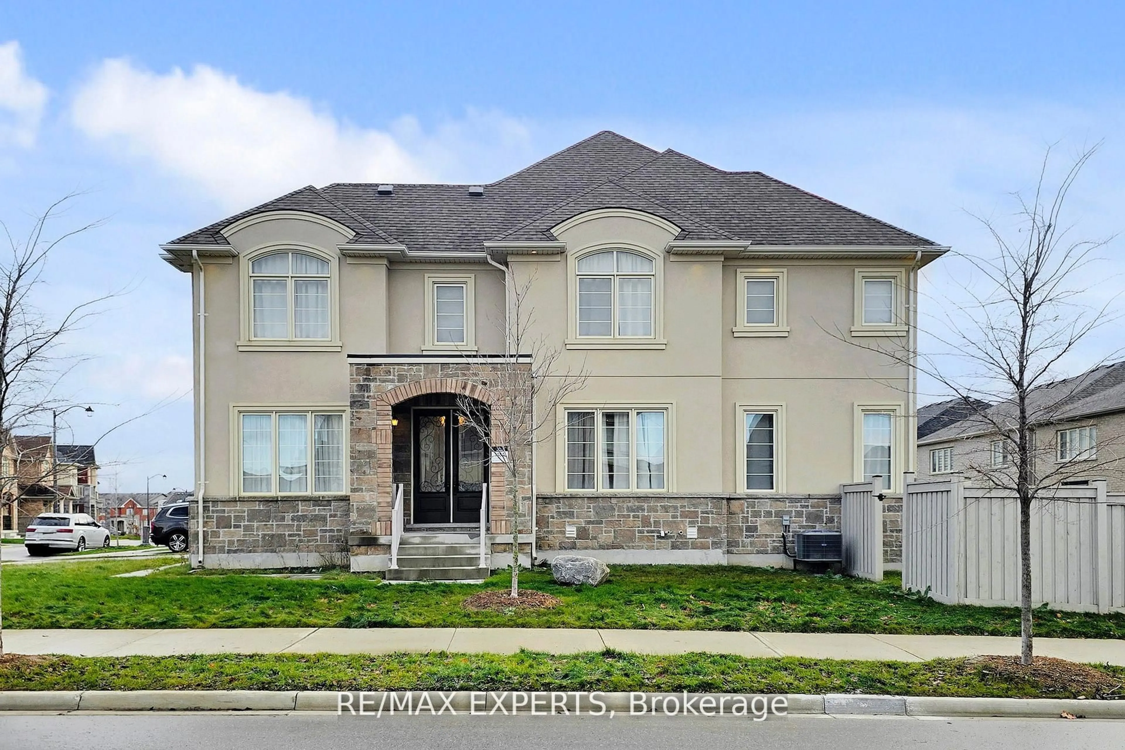 Home with brick exterior material, street for 167 Frederick Pearson St, East Gwillimbury Ontario L9N 0Y8