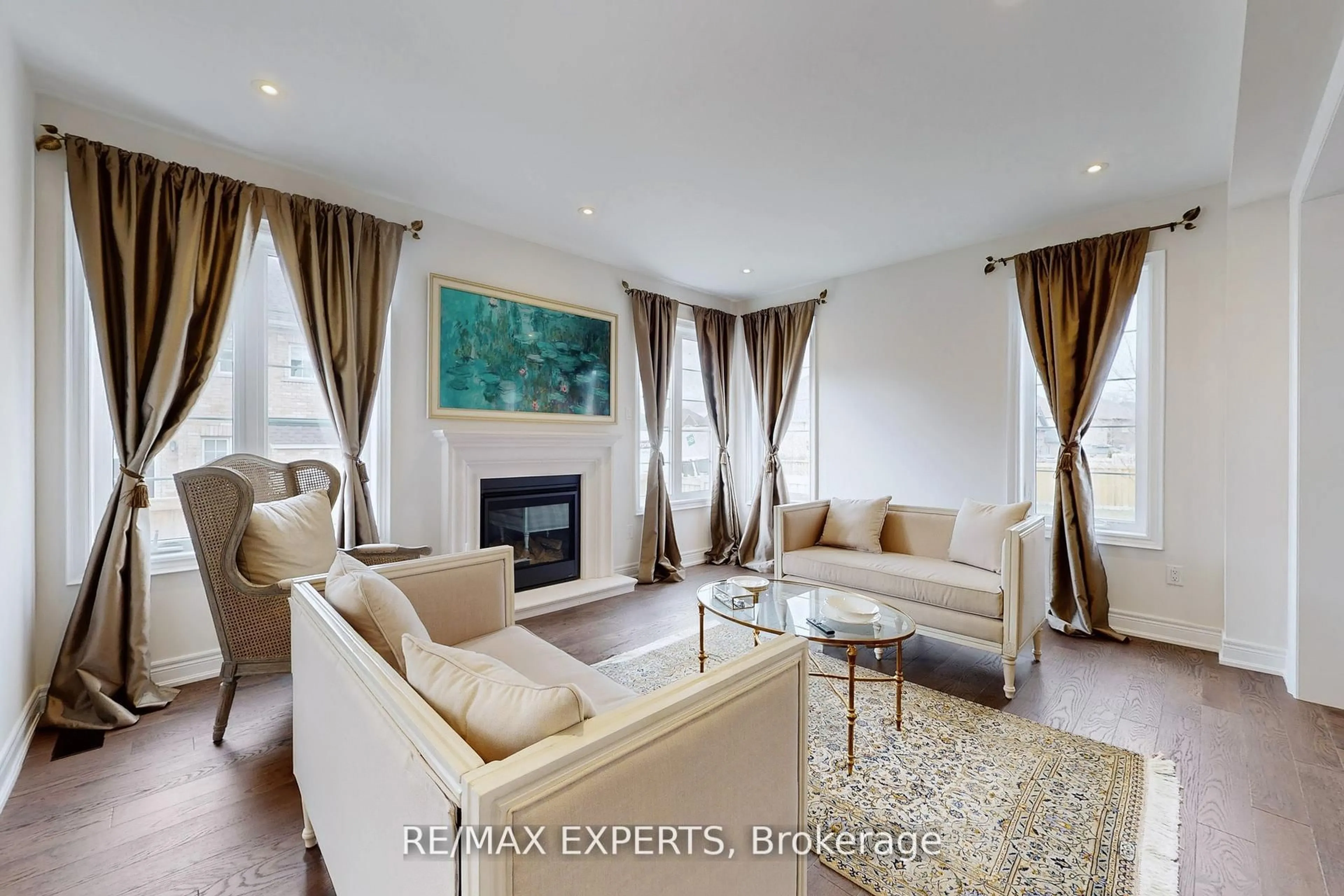 Living room with furniture, unknown for 167 Frederick Pearson St, East Gwillimbury Ontario L9N 0Y8