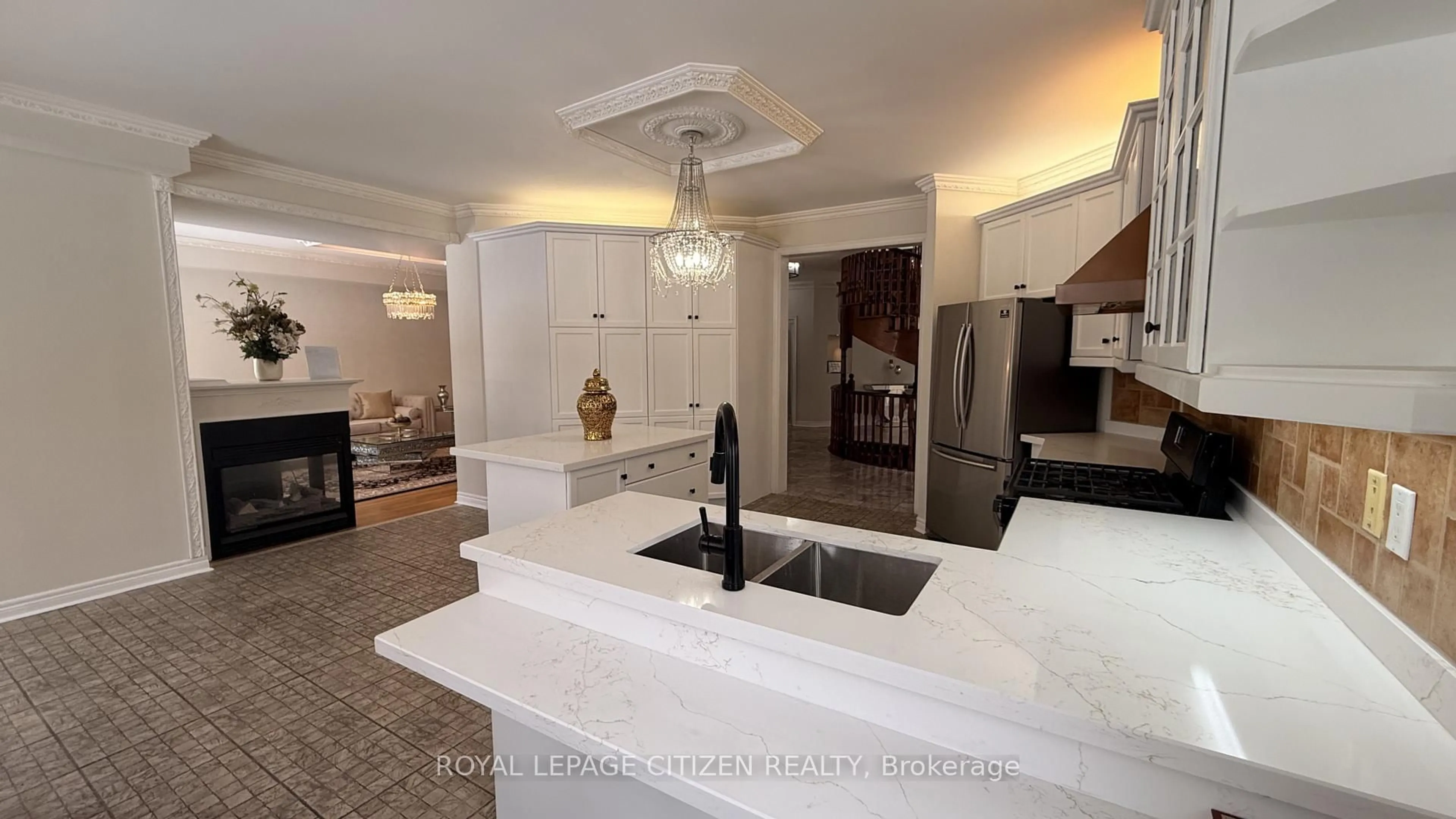 Open concept kitchen, ceramic/tile floor for 180 Kimber Cres, Vaughan Ontario L4L 9K3