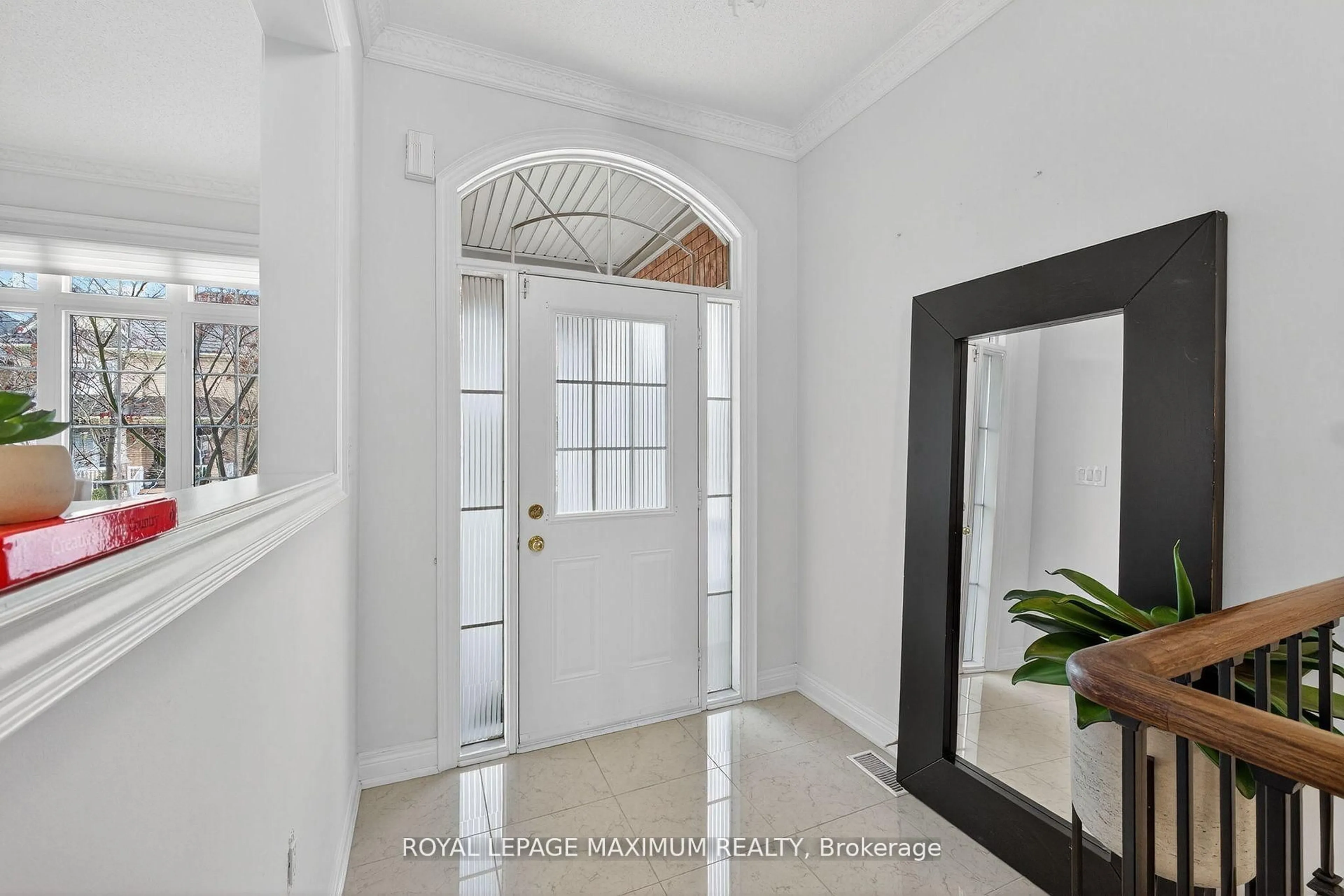 Indoor entryway for 27 Acqua Dr, Vaughan Ontario L4H 3L1