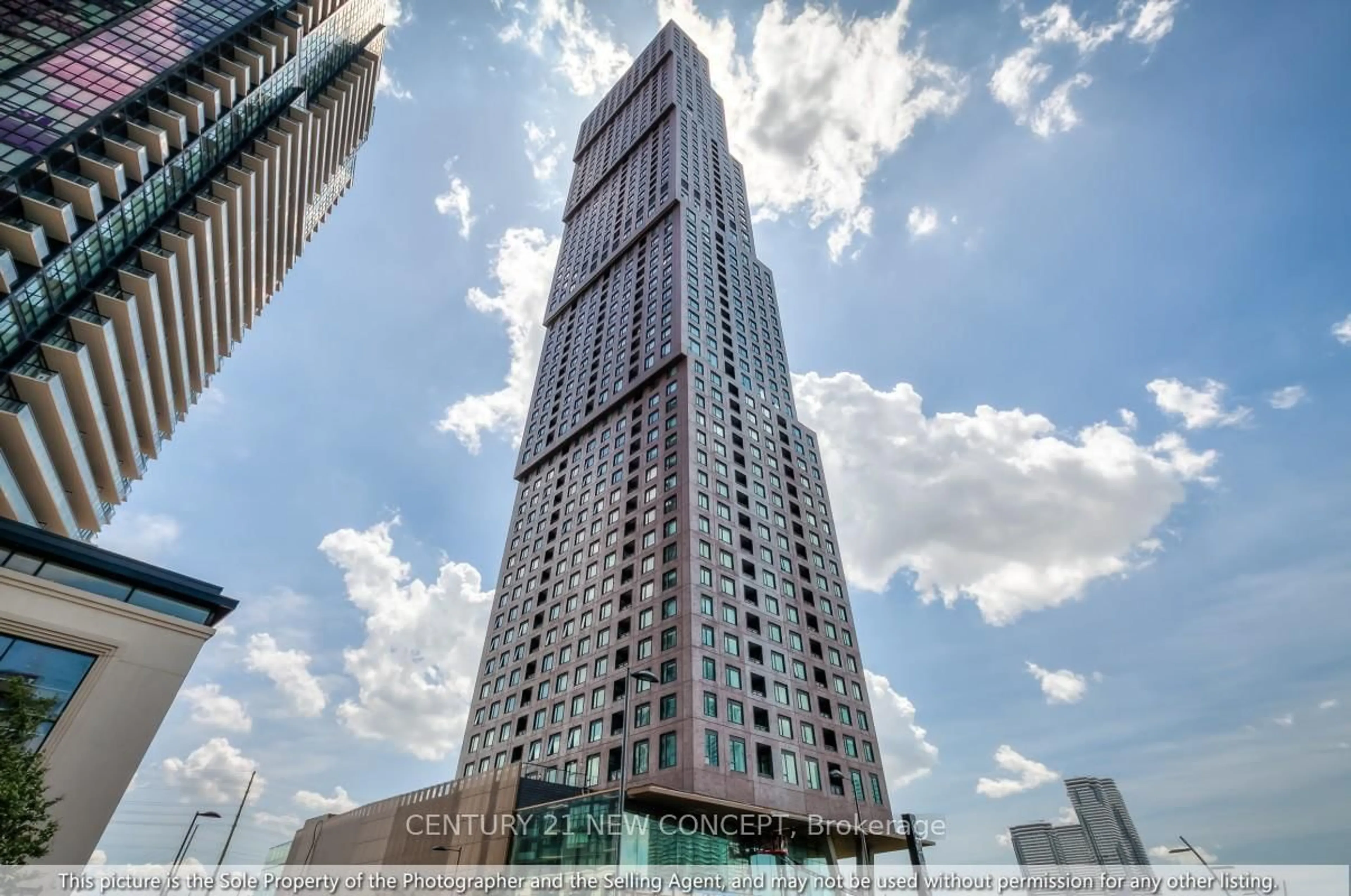 Indoor foyer for 2920 Highway 7 Rd #3301, Vaughan Ontario L4K 0P4