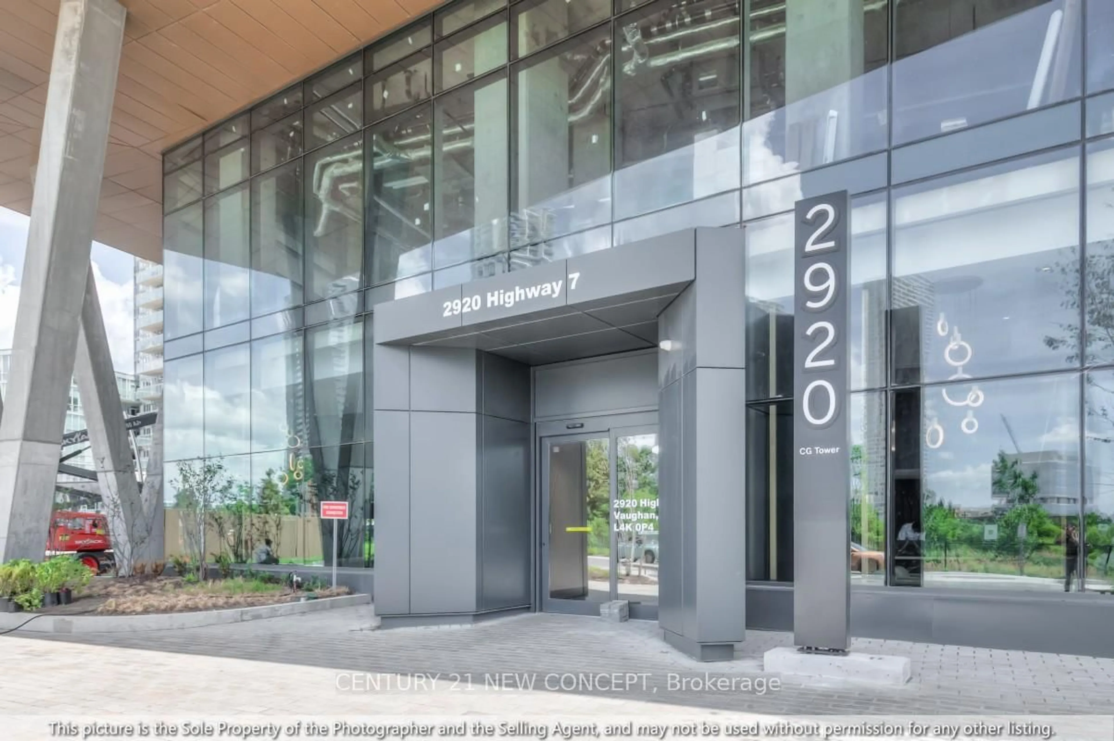 Indoor foyer for 2920 Highway 7 Rd #3301, Vaughan Ontario L4K 0P4