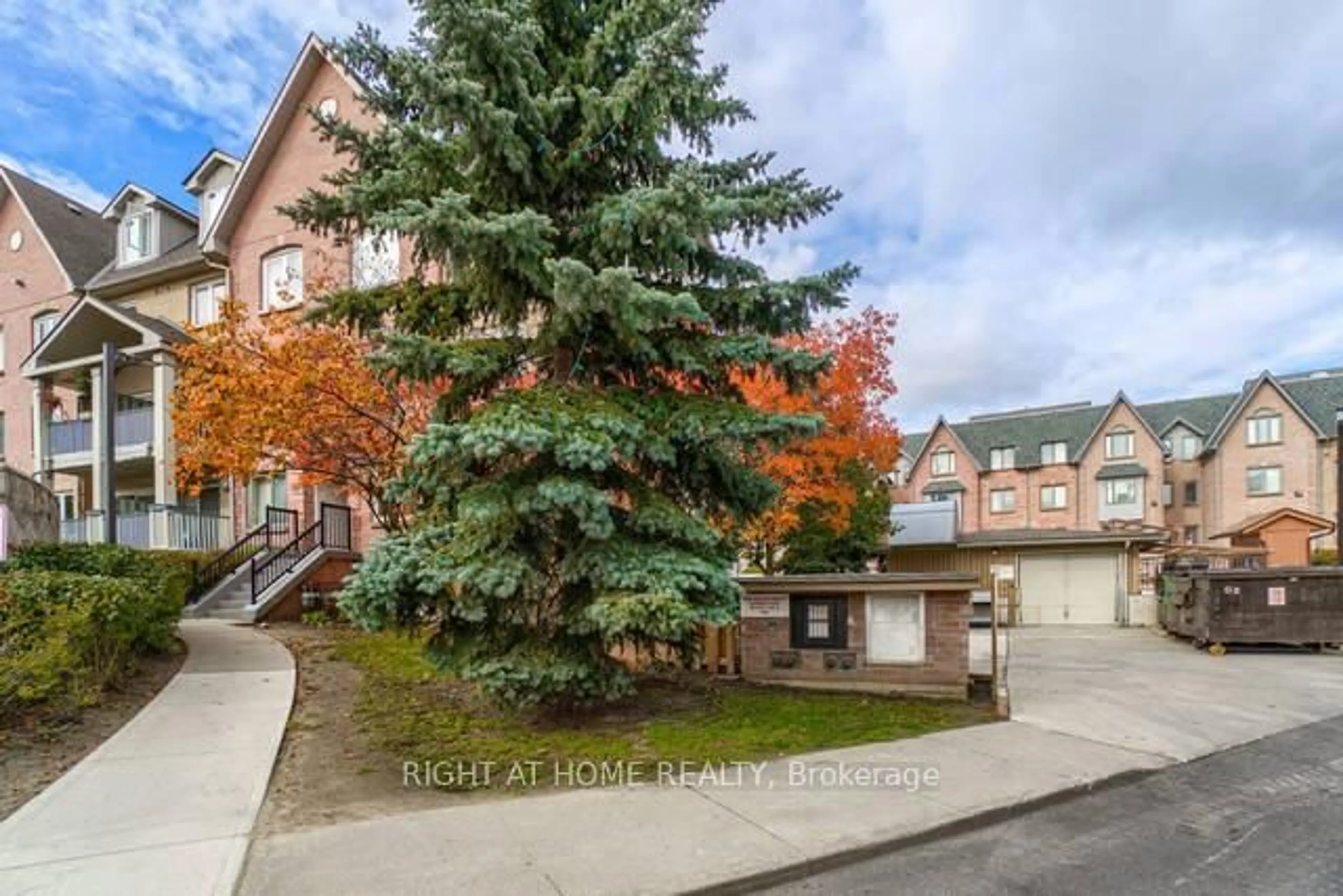 A pic from outside/outdoor area/front of a property/back of a property/a pic from drone, street for 75 Weldrick Rd #829, Richmond Hill Ontario L4C 0H9