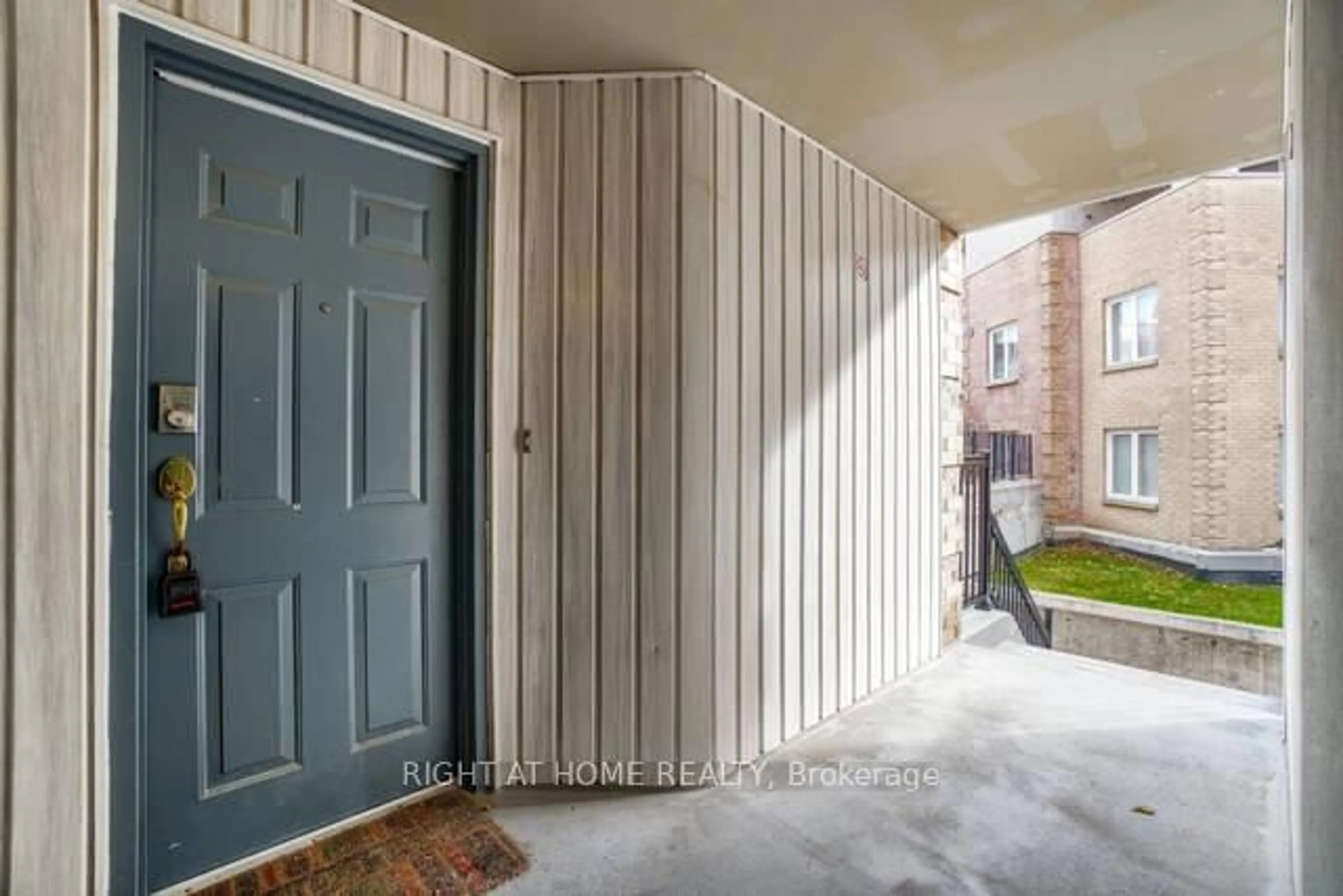 Indoor entryway for 75 Weldrick Rd #829, Richmond Hill Ontario L4C 0H9