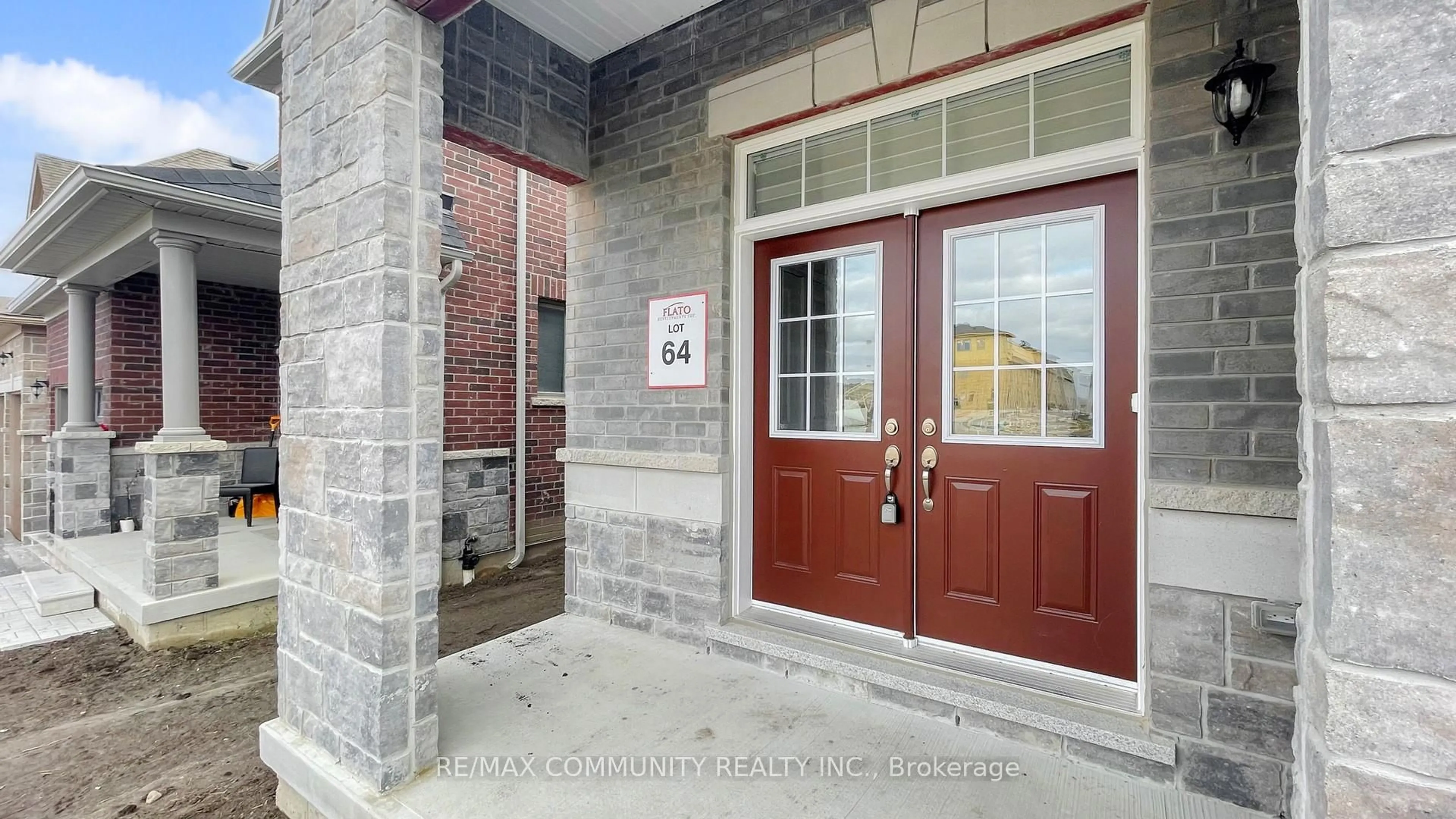 Indoor entryway for 63 English Dr, New Tecumseth Ontario L0G 1A0
