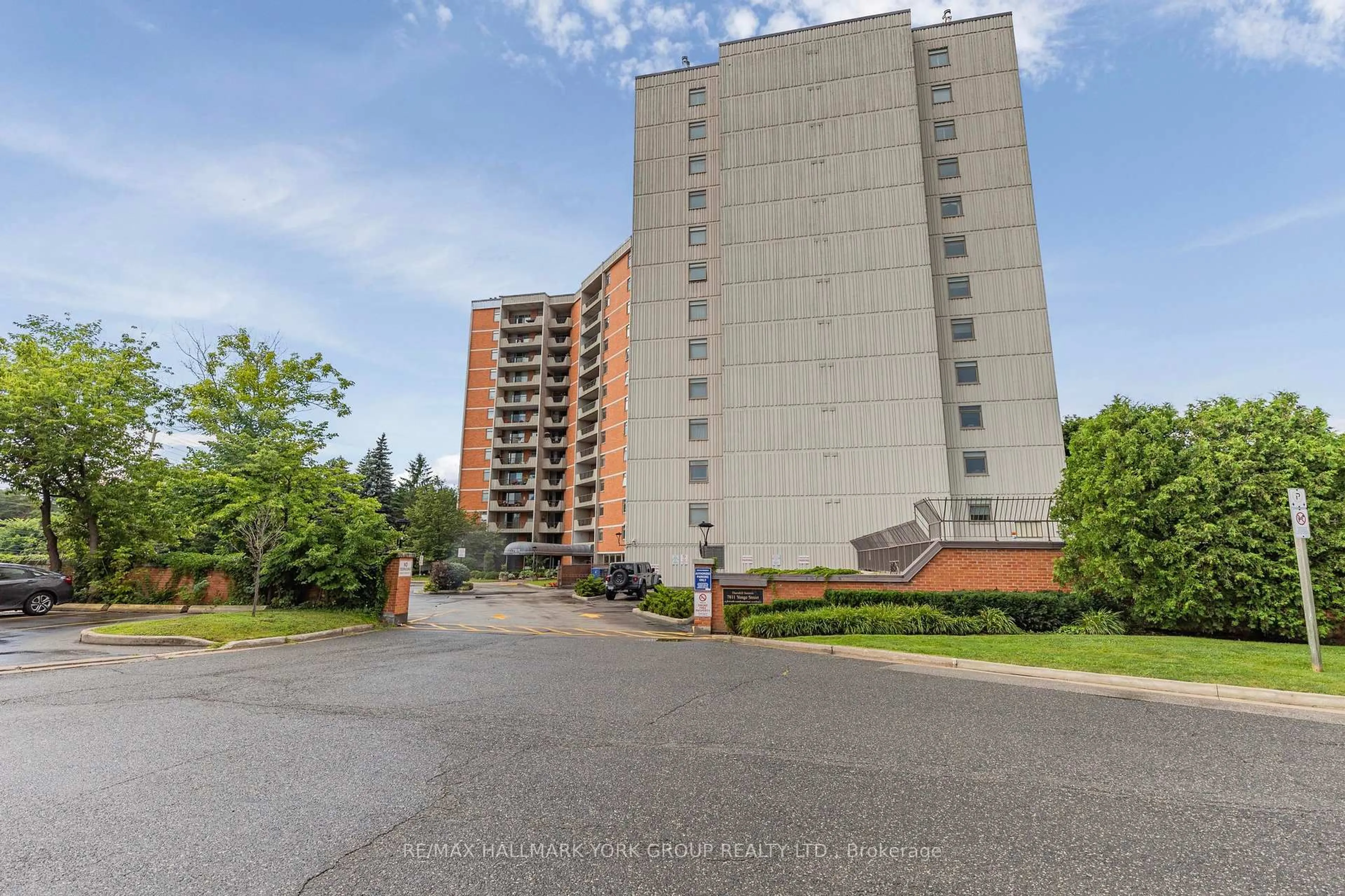 A pic from outside/outdoor area/front of a property/back of a property/a pic from drone, unknown for 7811 Yonge St #1007, Markham Ontario L3T 4S3