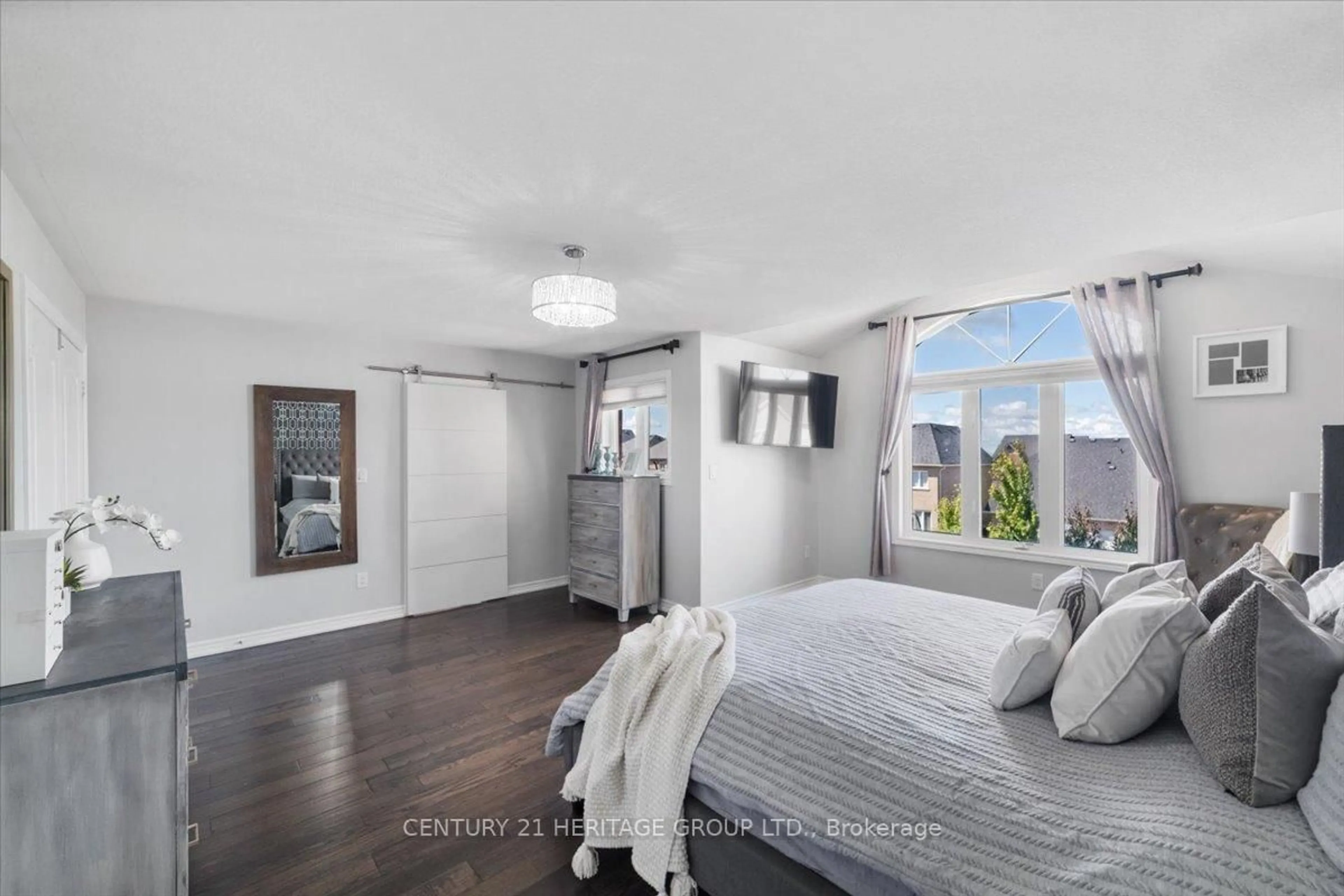 A pic of a room for 28 West Park Ave, Bradford West Gwillimbury Ontario L3Z 0A8