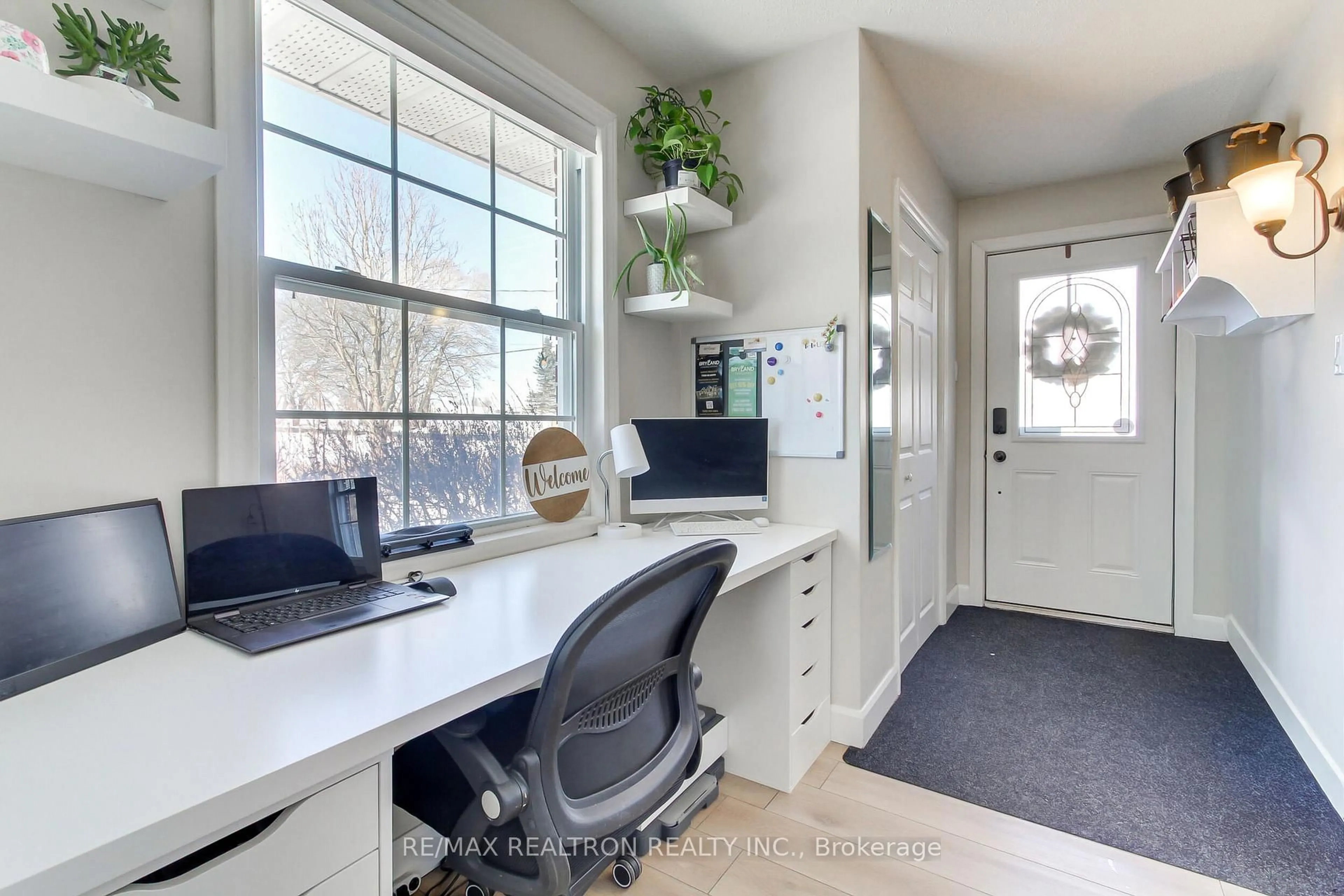 Indoor entryway for 4881 Mount Albert Rd, East Gwillimbury Ontario L0G 1M0