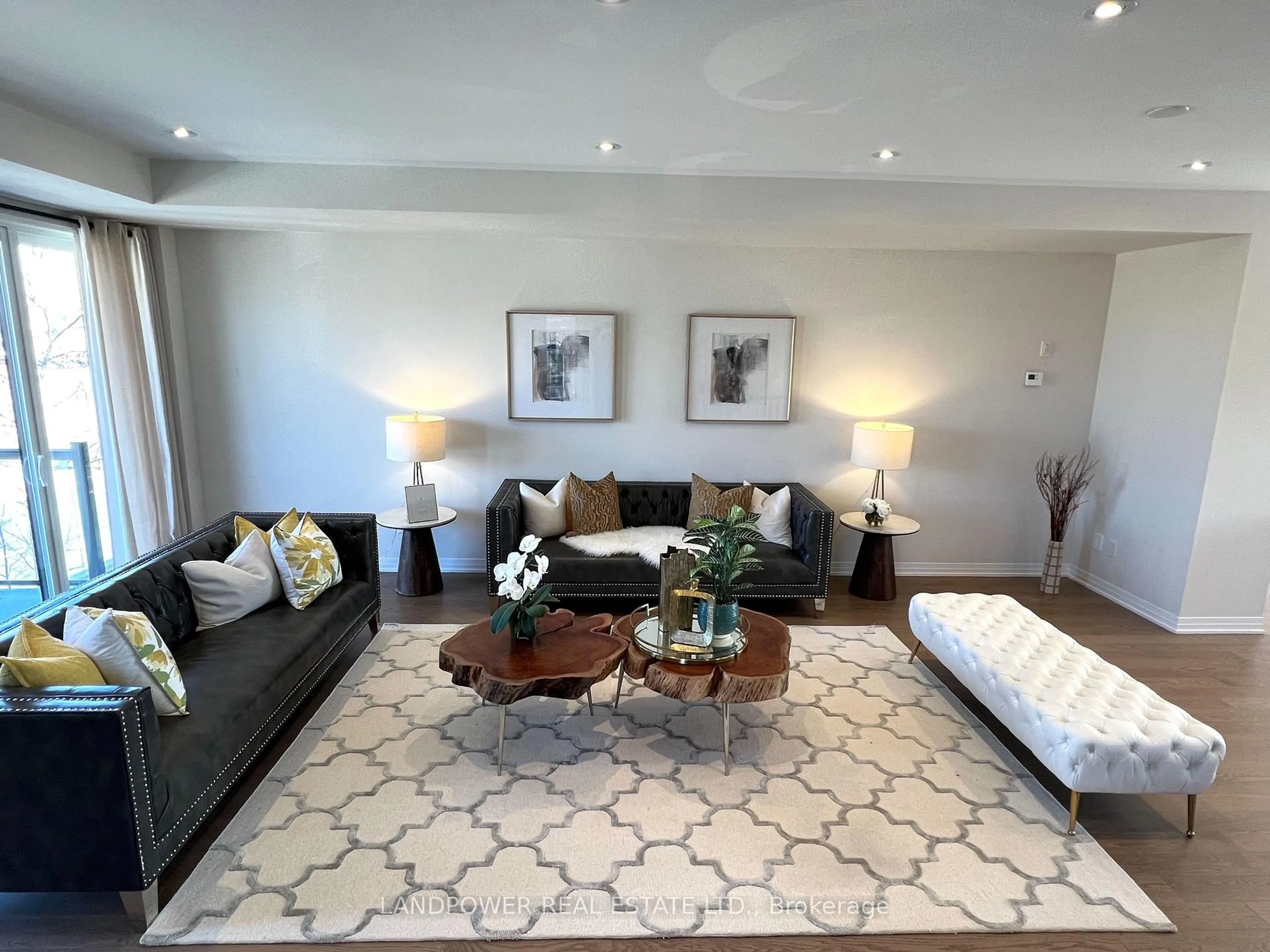 Living room with furniture, carpet floor for 1655 Bur Oak Ave, Markham Ontario L6E 0H8