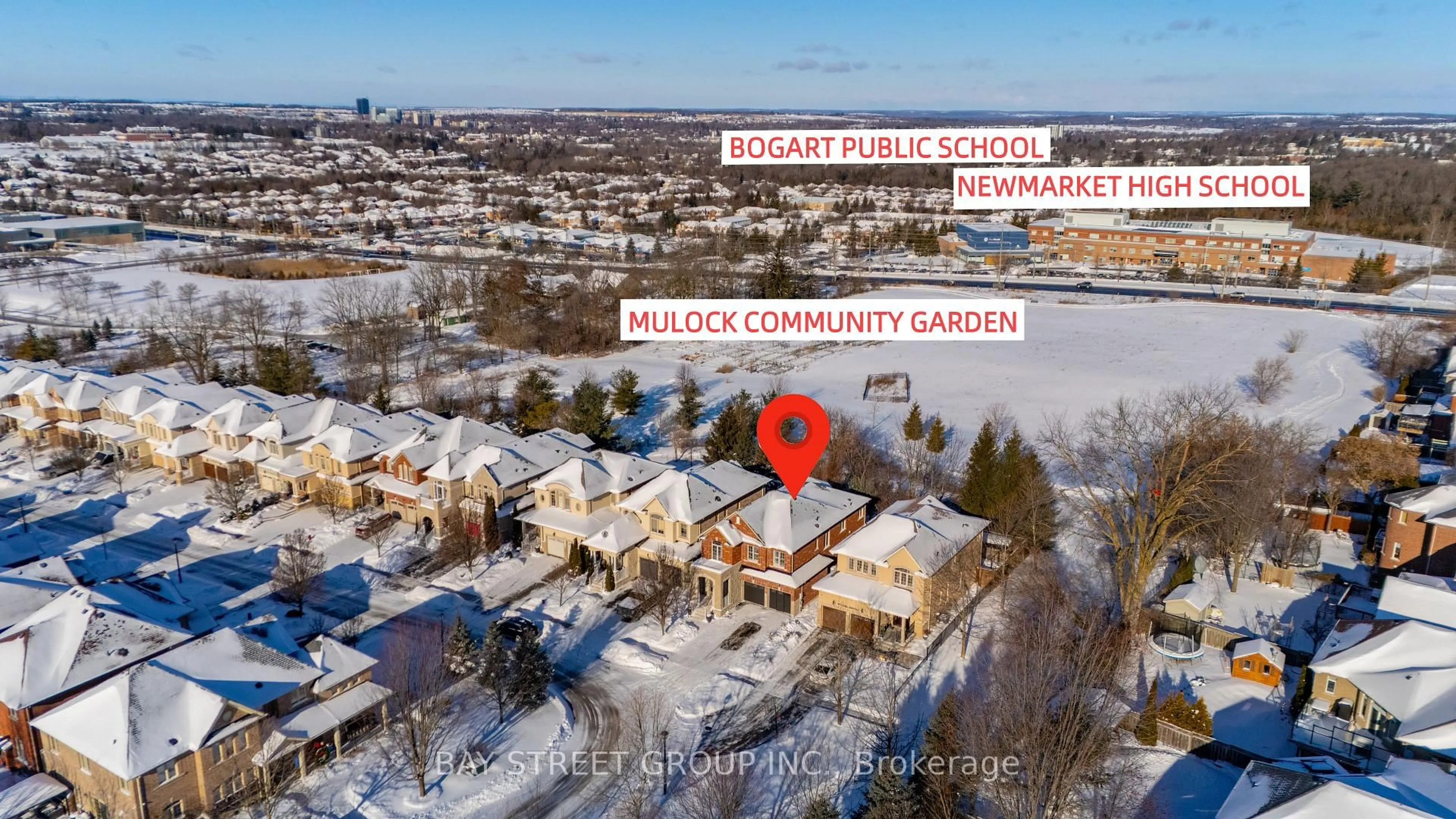 A pic from outside/outdoor area/front of a property/back of a property/a pic from drone, city buildings view from balcony for 995 Nellie Little Cres, Newmarket Ontario L3X 3E6