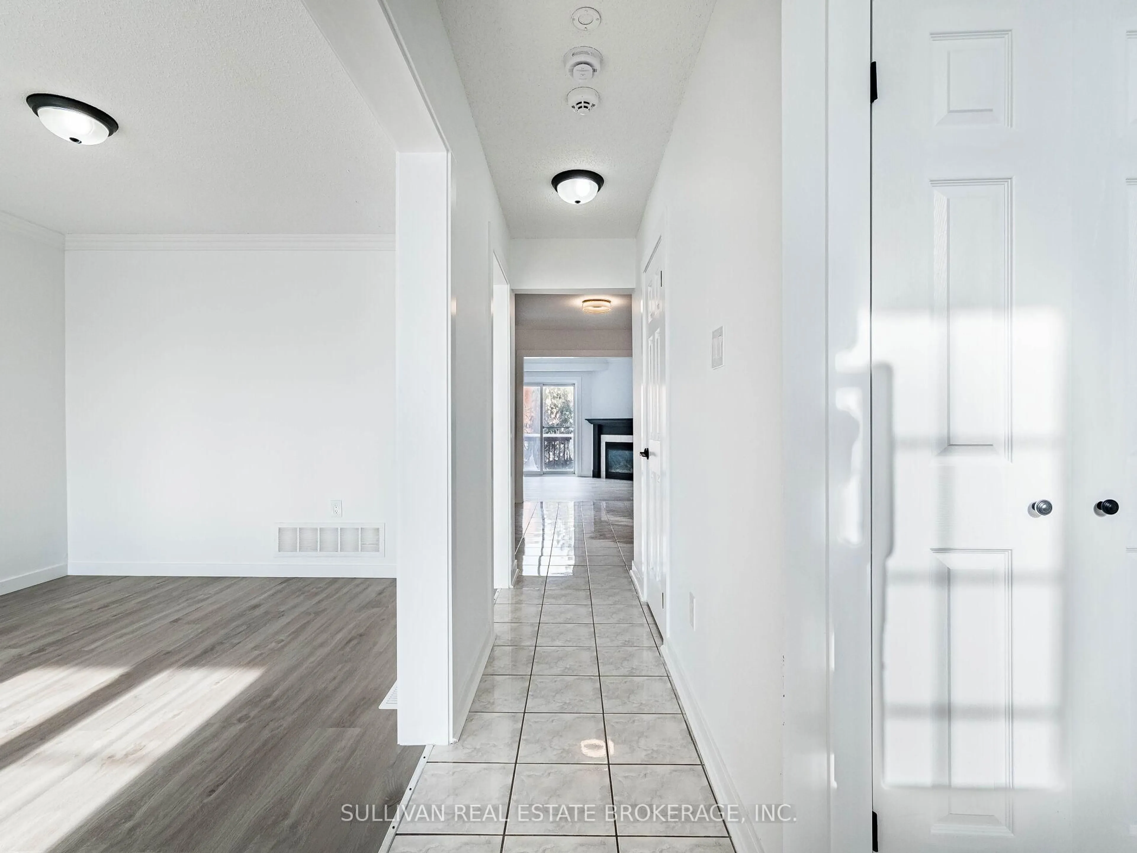 Indoor entryway for 163 Sassafras Circ, Vaughan Ontario L4J 8M6