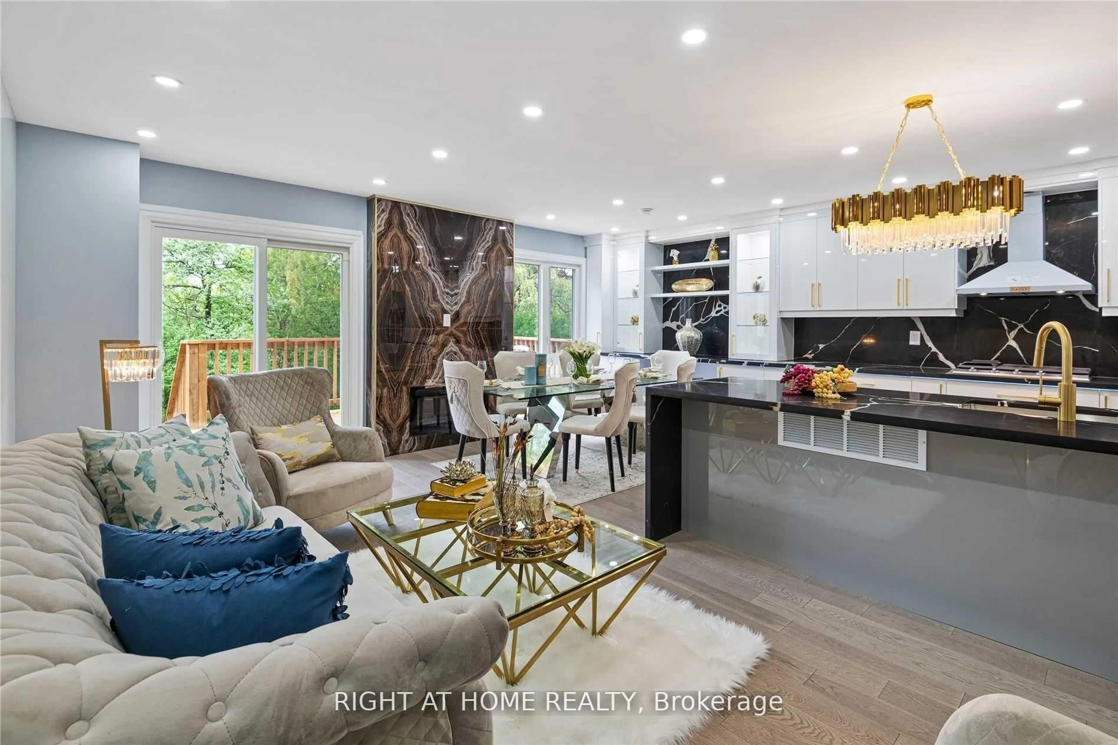 Open concept kitchen, wood/laminate floor for 11 Michael Dr, Richmond Hill Ontario L4C 5W6