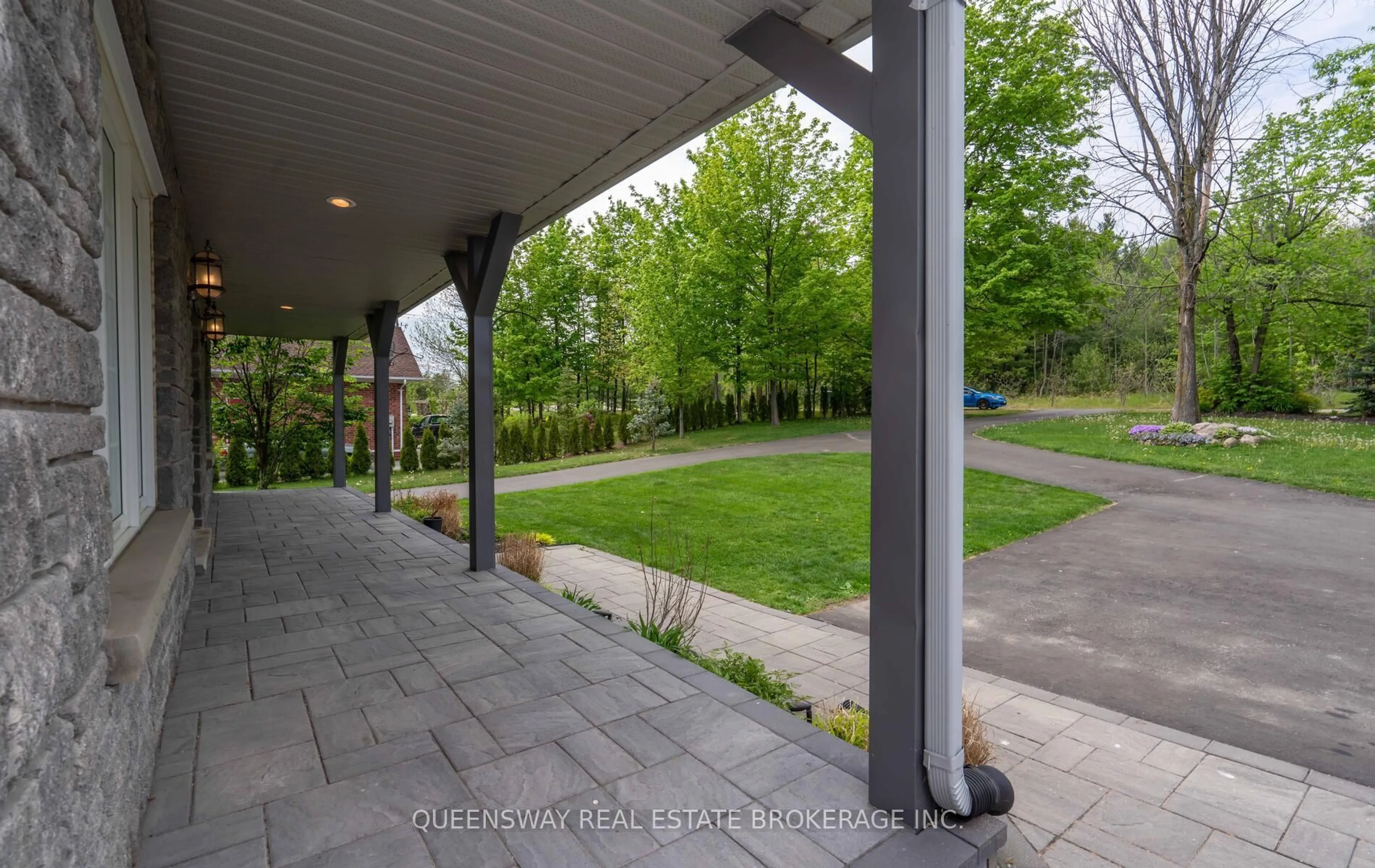 Patio, street for 1841 Forest Valley Dr, Innisfil Ontario L9S 4A4