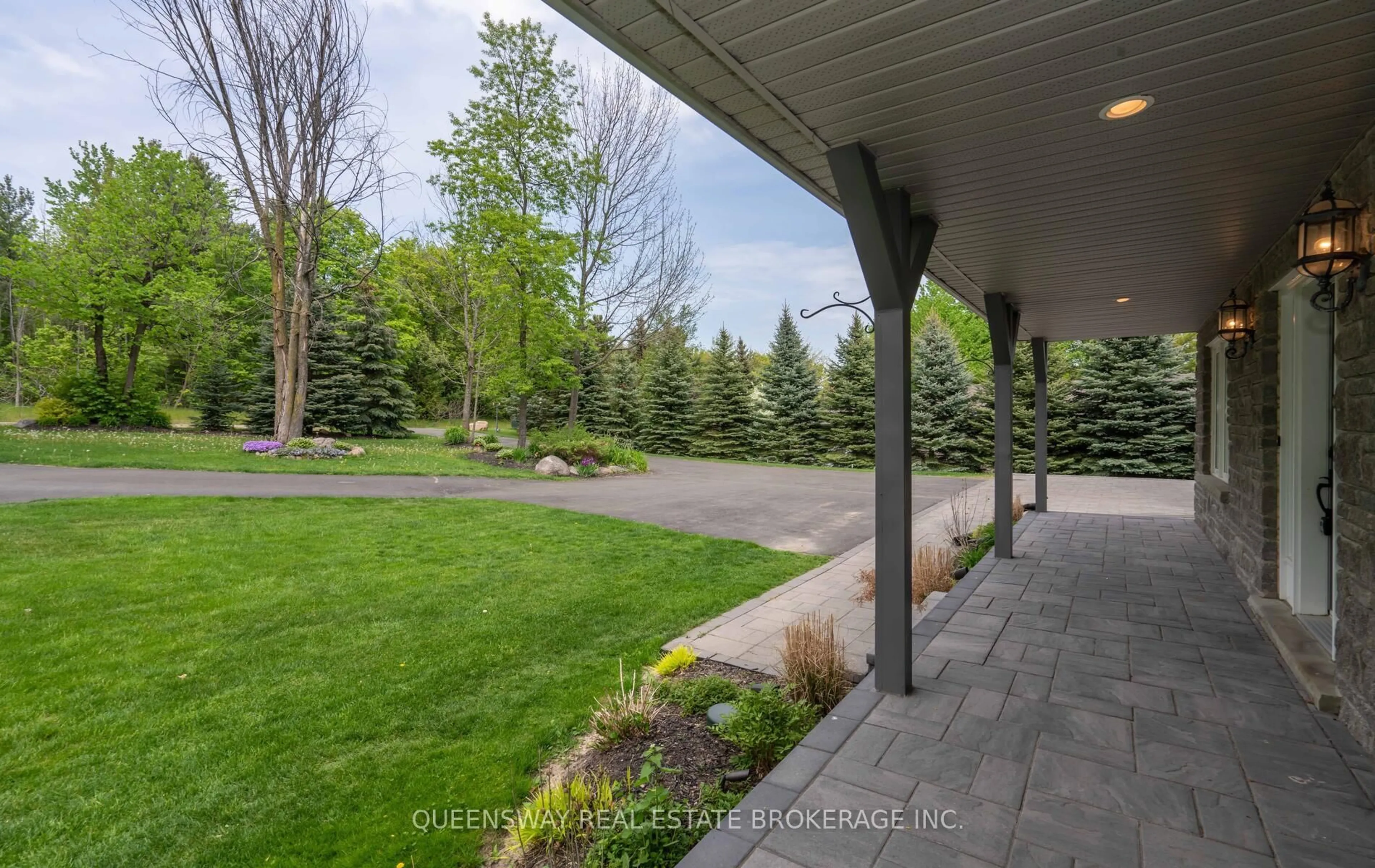 Patio, unknown for 1841 Forest Valley Dr, Innisfil Ontario L9S 4A4