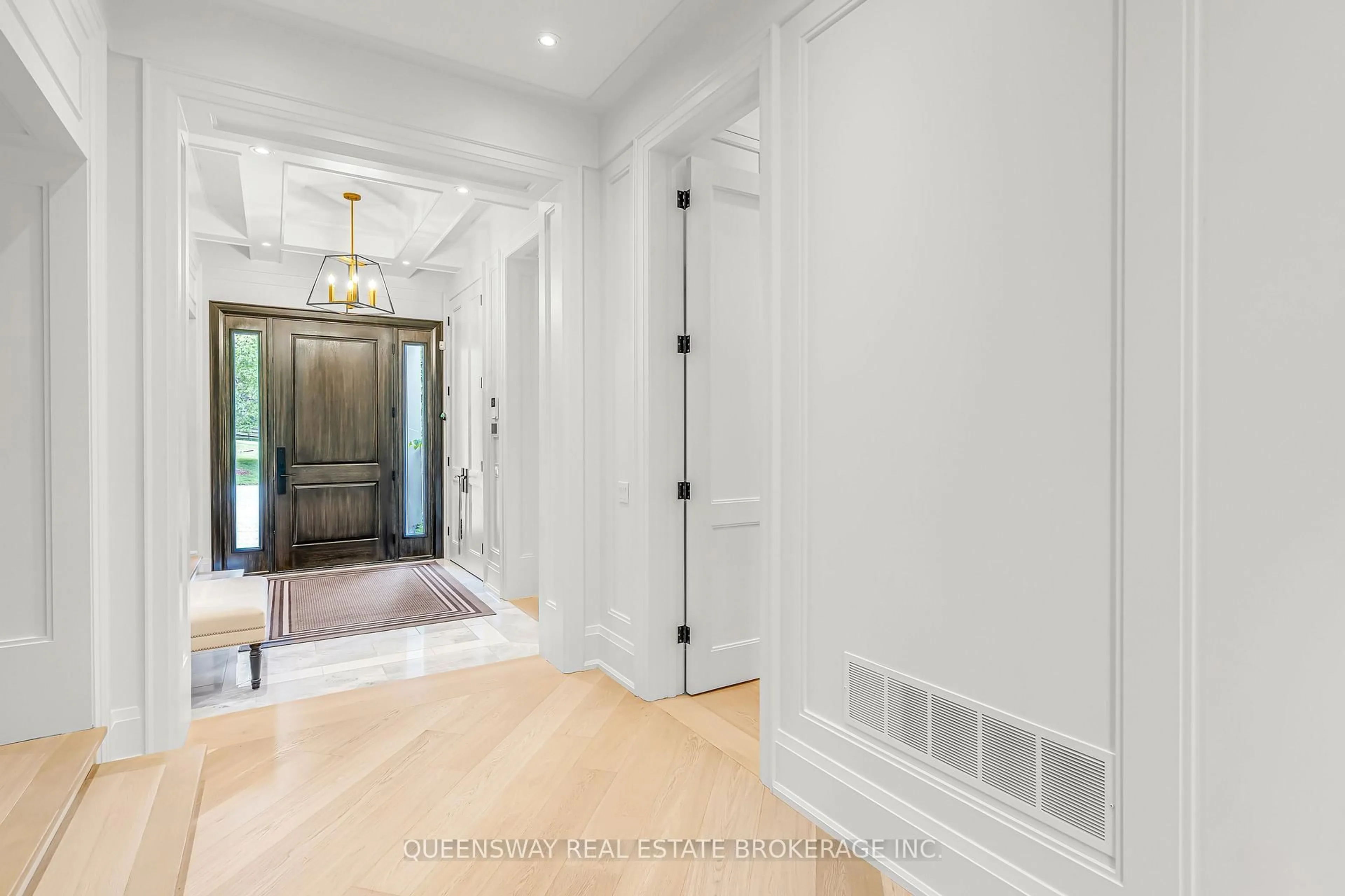 Indoor entryway for 2600 17th Sideroad, King Ontario L7B 1A3