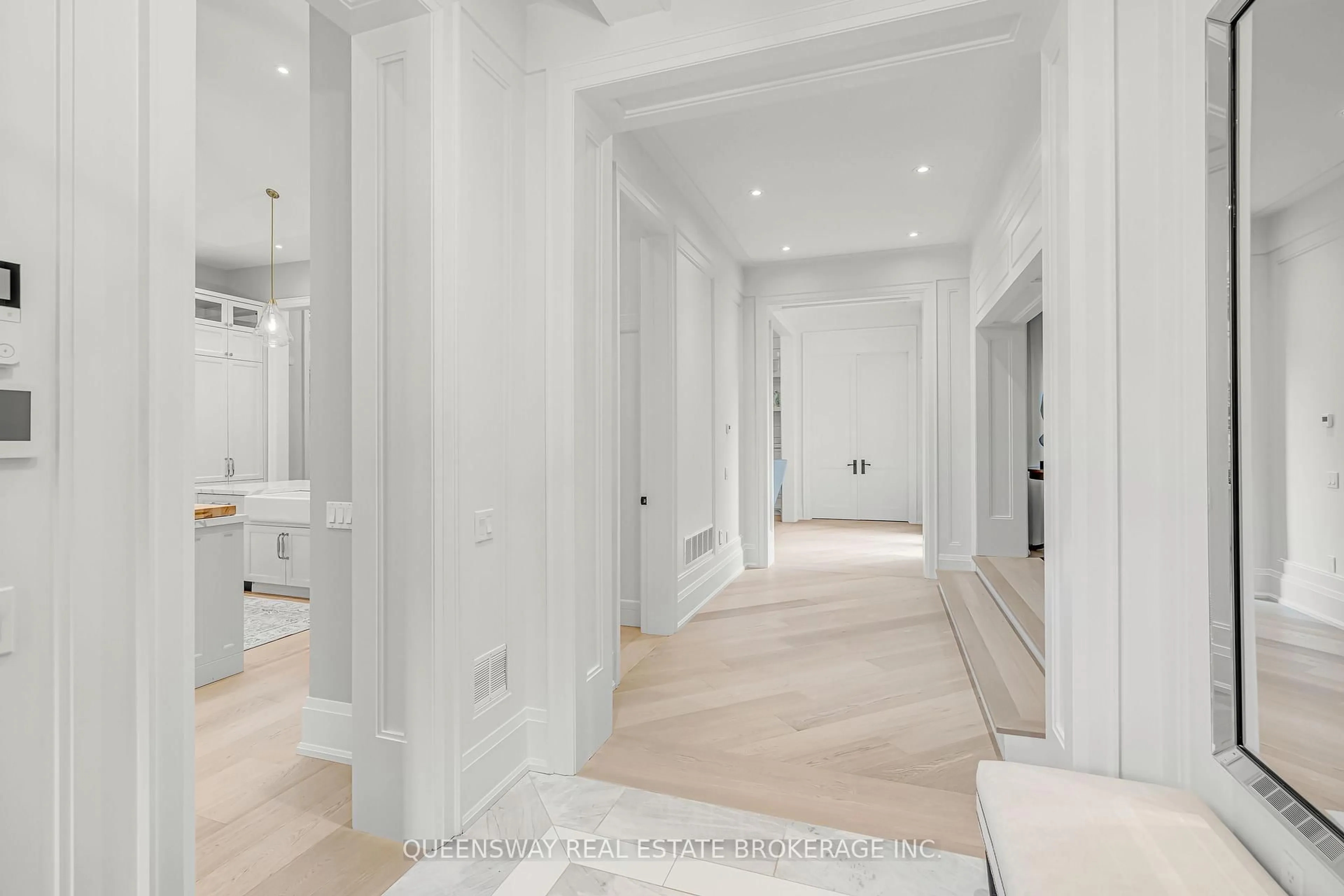 Indoor entryway for 2600 17th Sideroad, King Ontario L7B 1A3