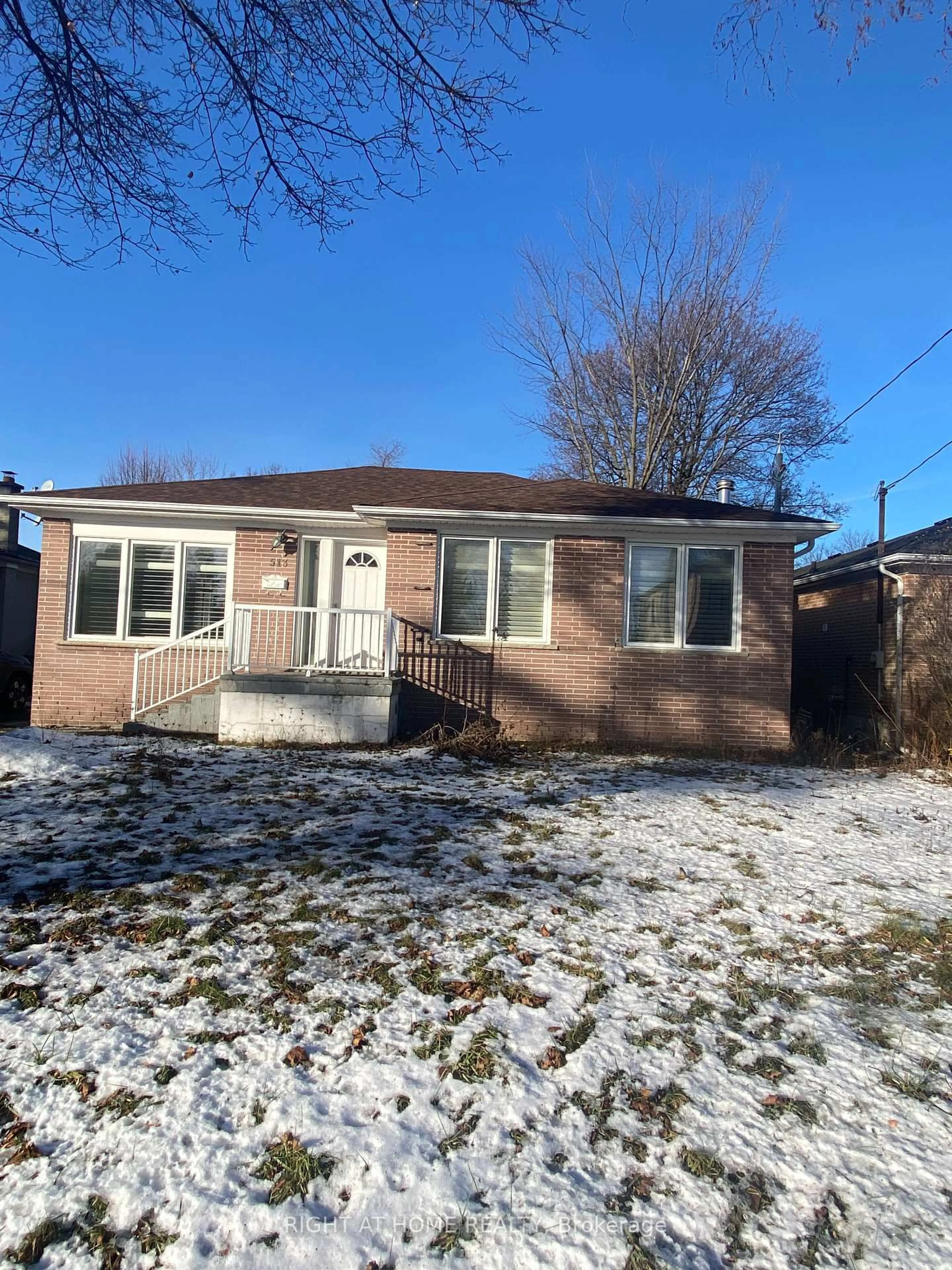 Home with brick exterior material, street for 513 Lynett Cres, Richmond Hill Ontario L4C 2V8