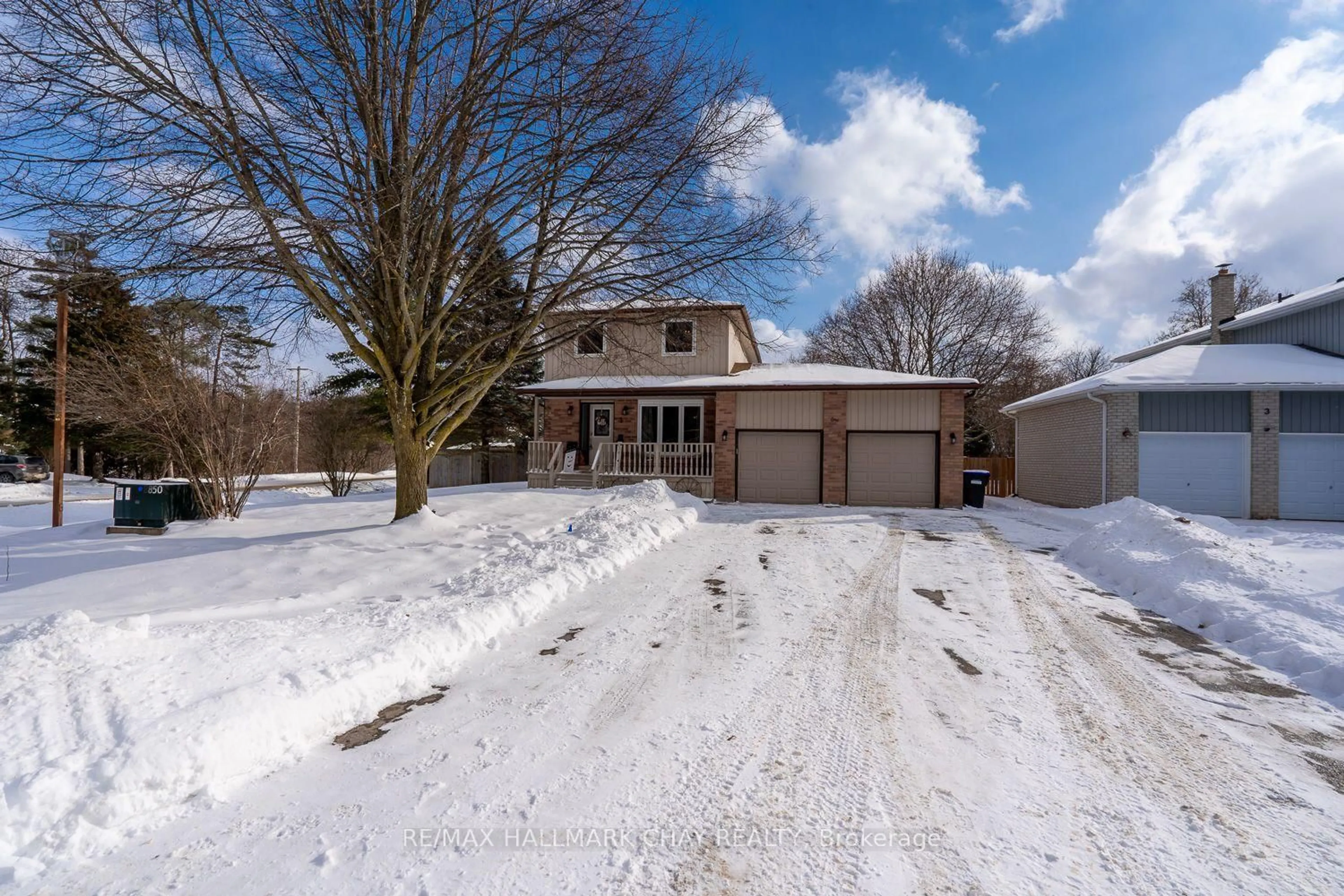 A pic from outside/outdoor area/front of a property/back of a property/a pic from drone, street for 1 Burbank Circ, Adjala-Tosorontio Ontario L0M 1J0