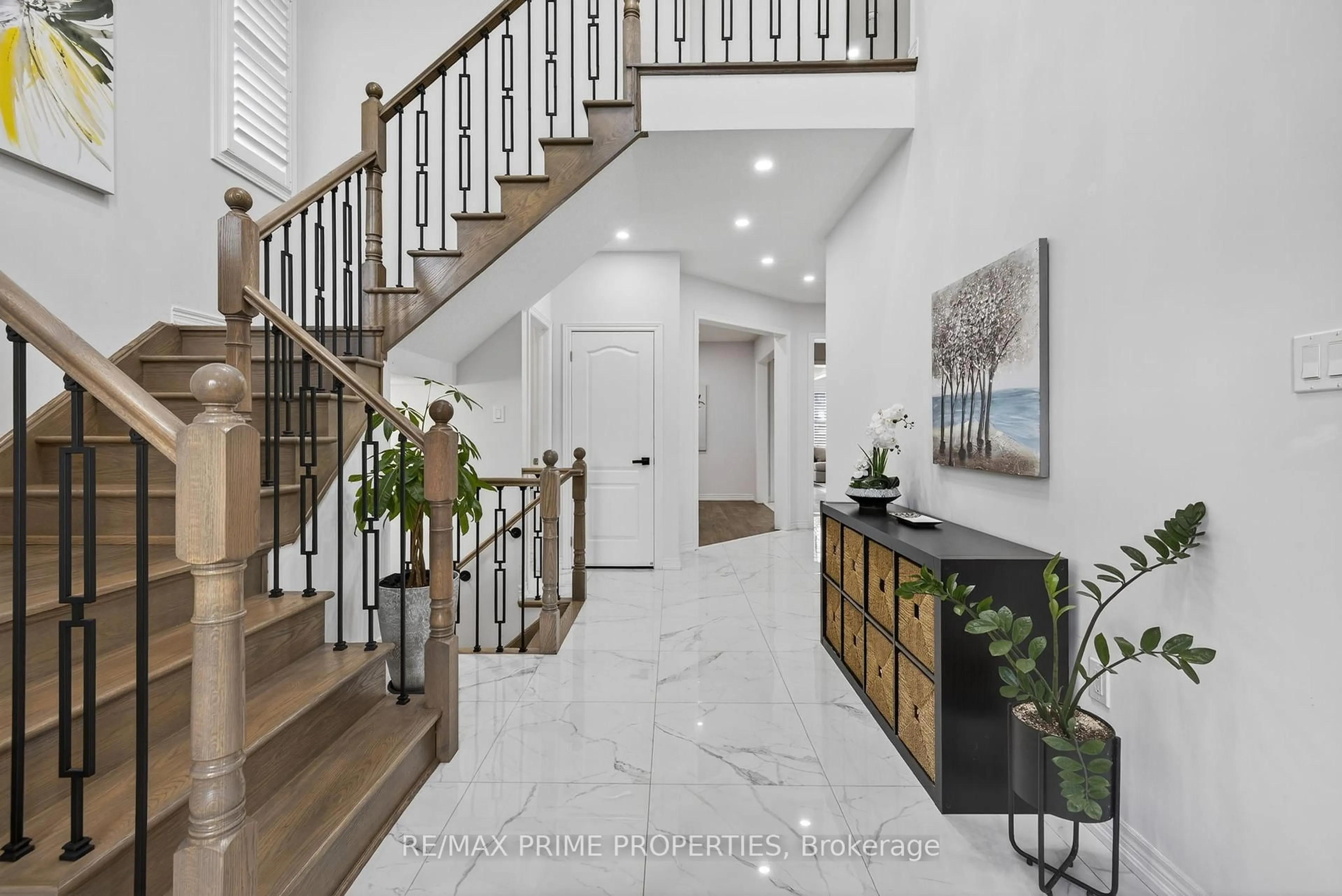 Unknown for 32 Frederick Taylor Way, East Gwillimbury Ontario L0G 1M0