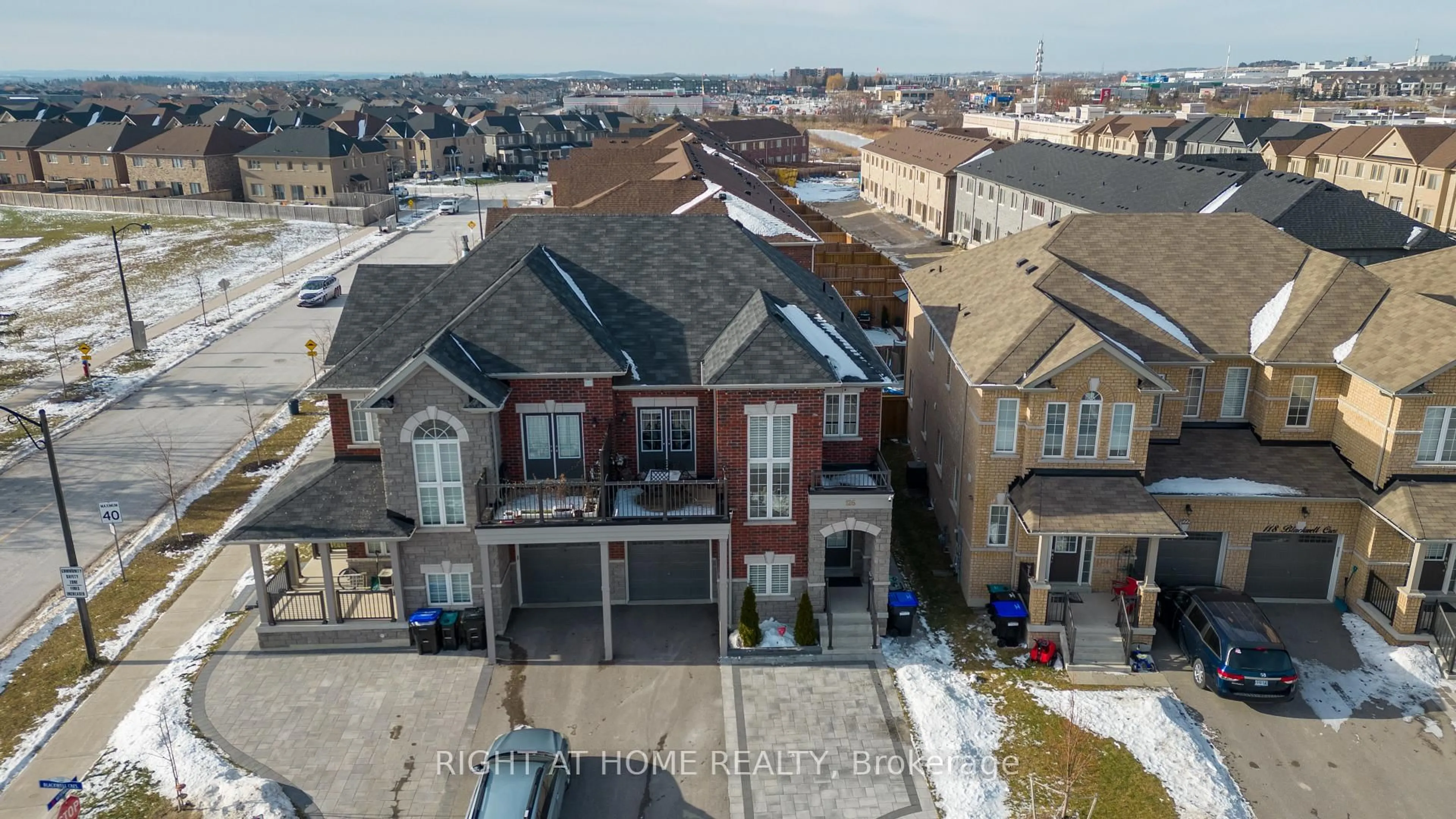 A pic from outside/outdoor area/front of a property/back of a property/a pic from drone, street for 126 Blackwell Cres, Bradford West Gwillimbury Ontario L3Z 4L3