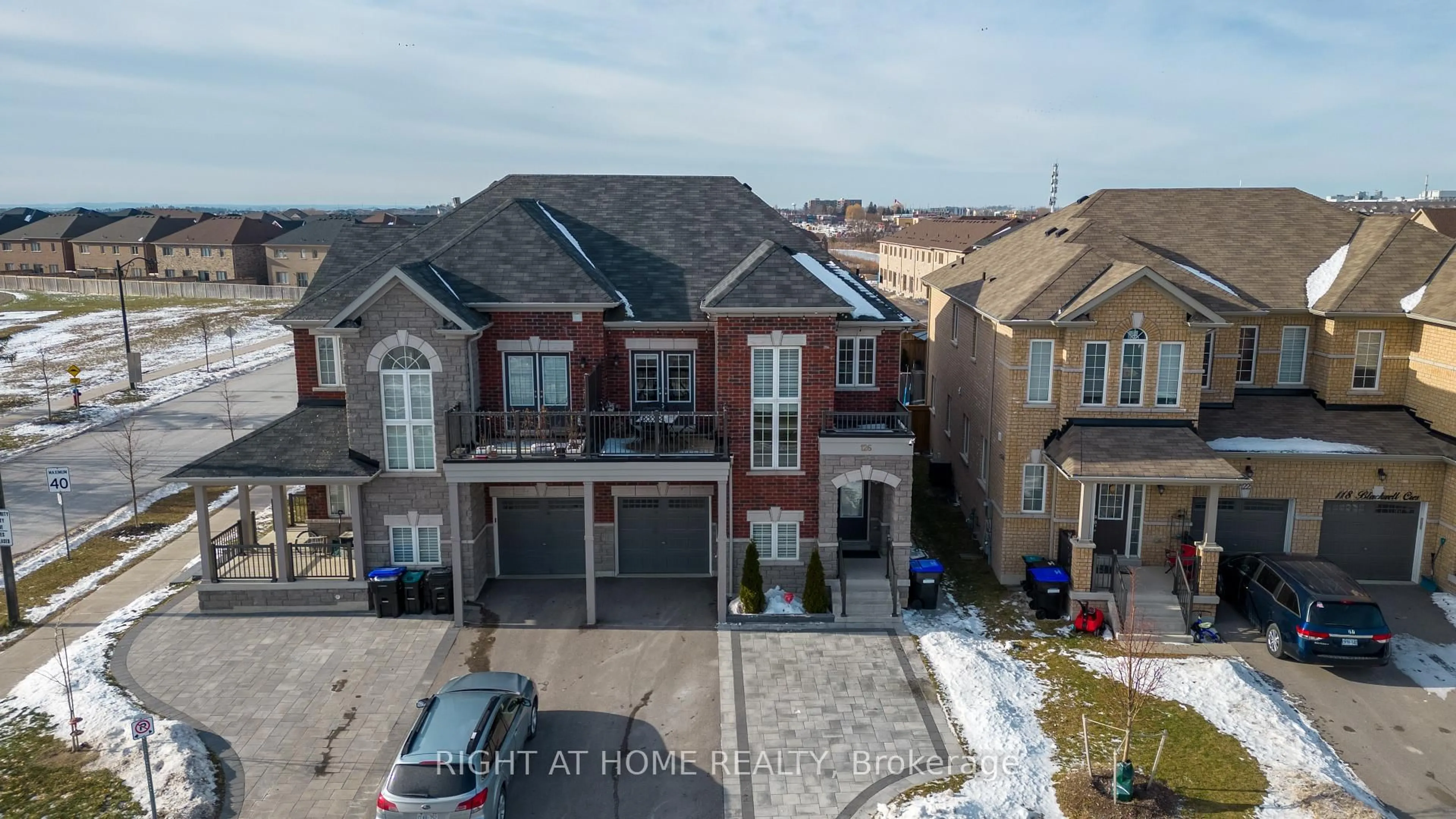 A pic from outside/outdoor area/front of a property/back of a property/a pic from drone, street for 126 Blackwell Cres, Bradford West Gwillimbury Ontario L3Z 4L3