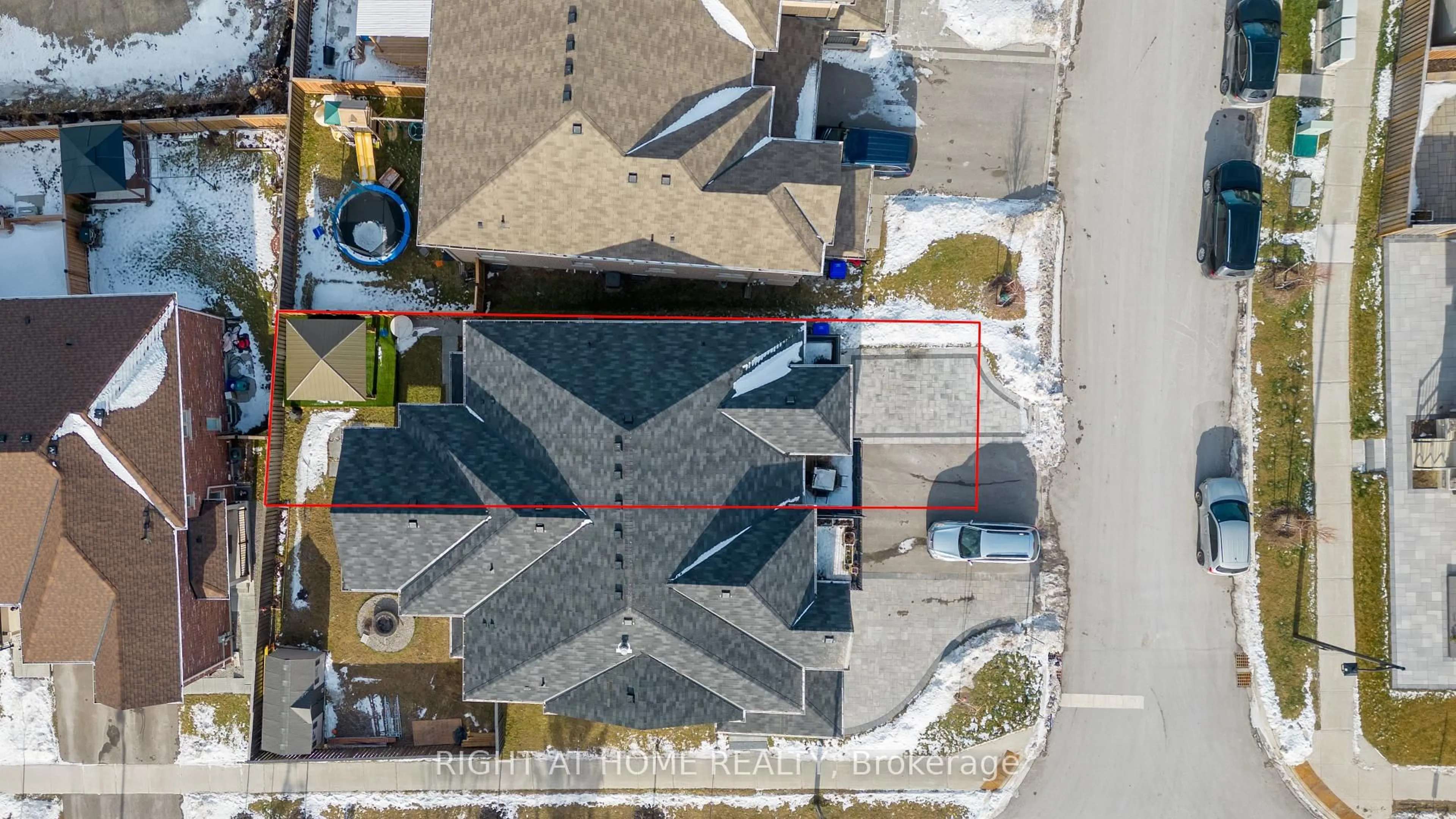 A pic from outside/outdoor area/front of a property/back of a property/a pic from drone, unknown for 126 Blackwell Cres, Bradford West Gwillimbury Ontario L3Z 4L3