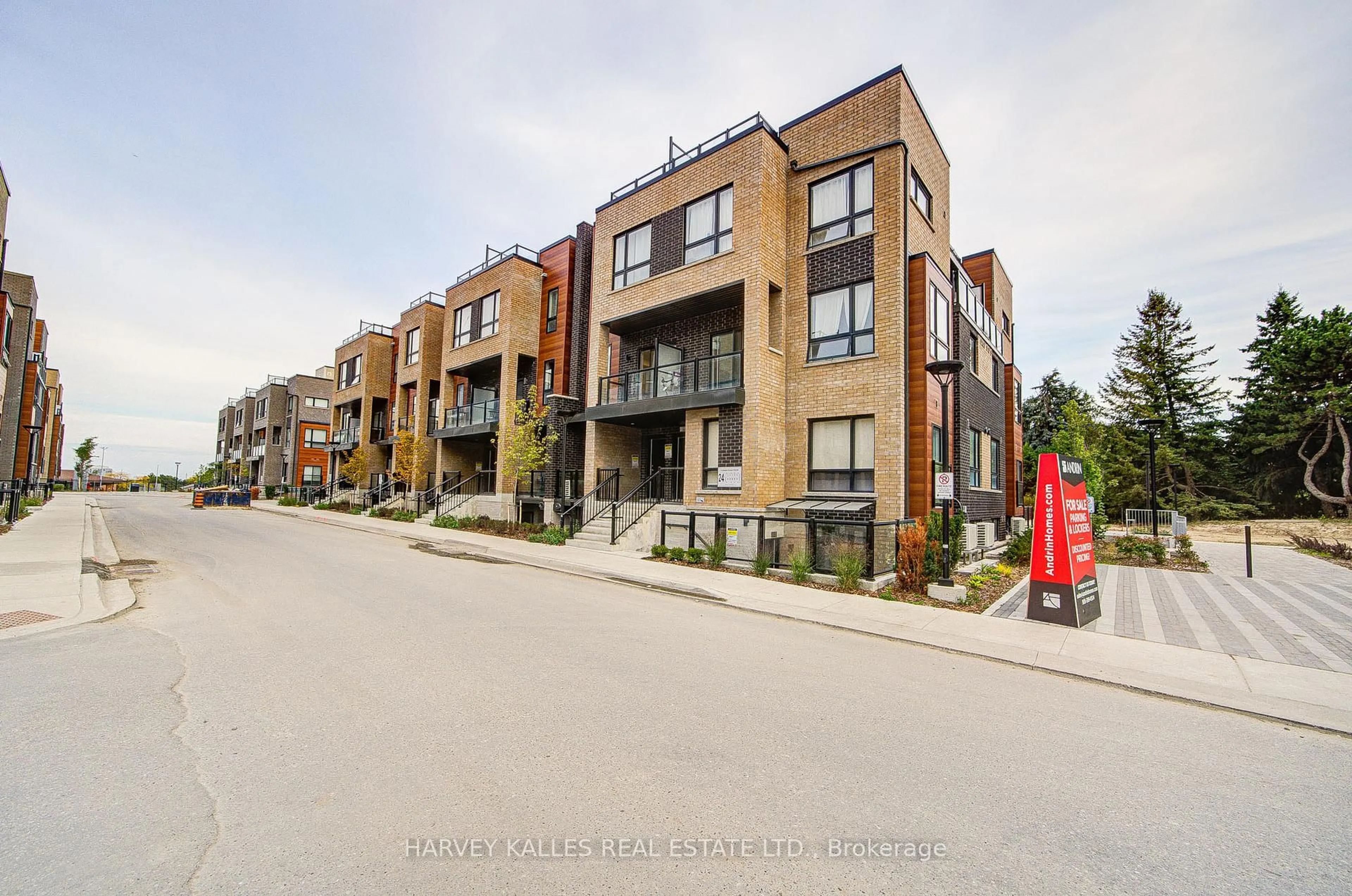 Unknown for 24 Lytham Green Circ #16, Newmarket Ontario L3Y 0H4