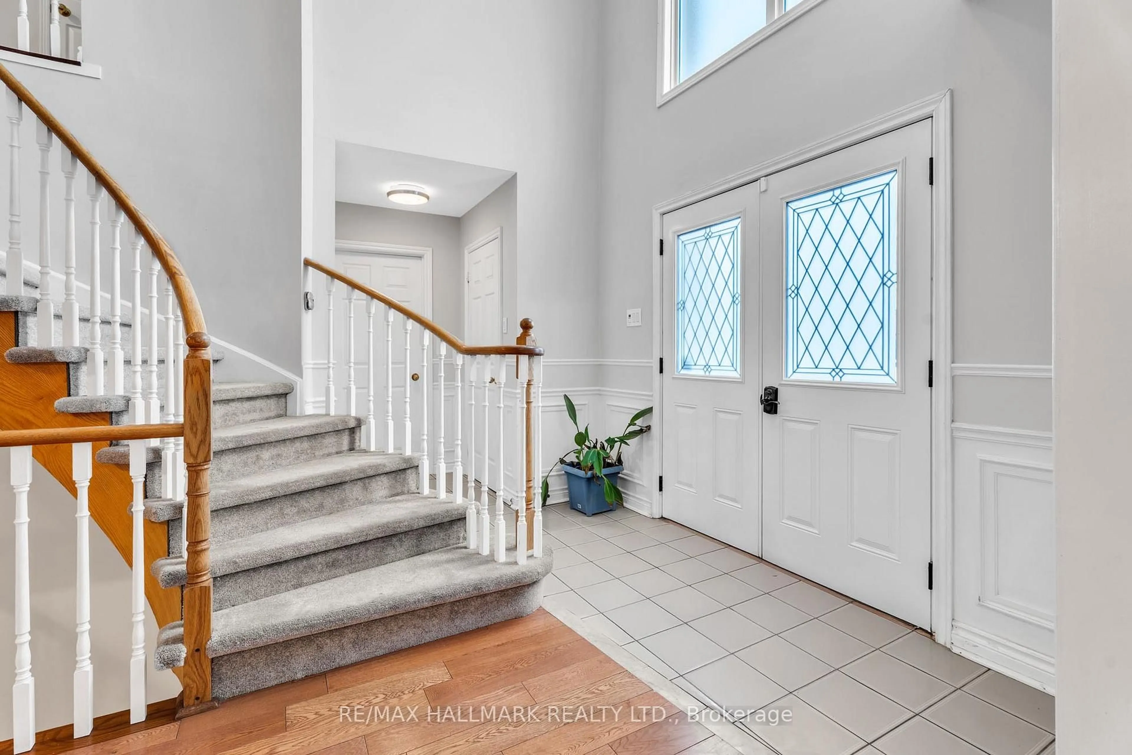 Indoor entryway for 235 Kemano Rd, Aurora Ontario L4G 5Z1