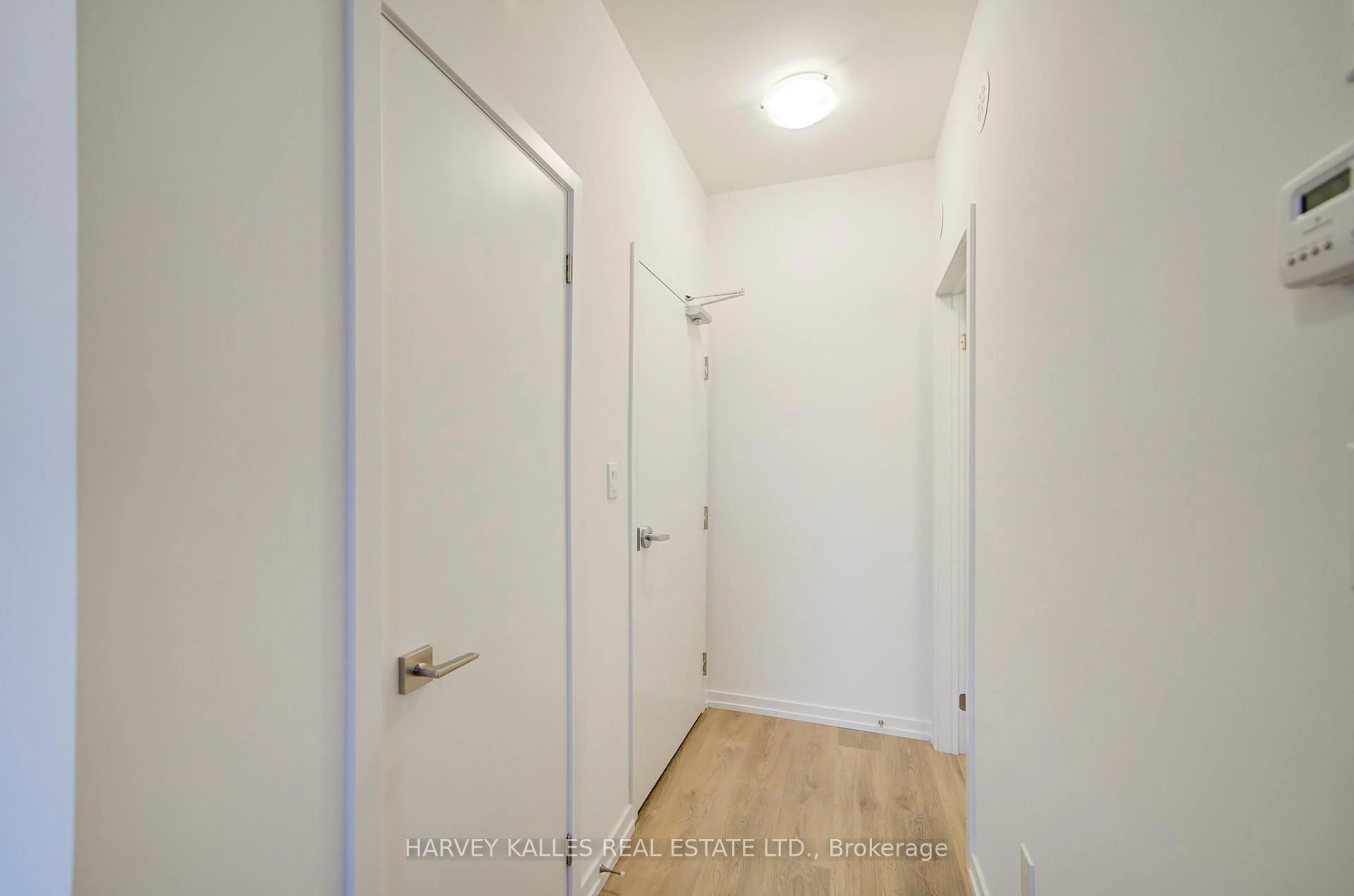 A pic of a room for 18 Lytham Green Circ #11, Newmarket Ontario L3Y 0H4