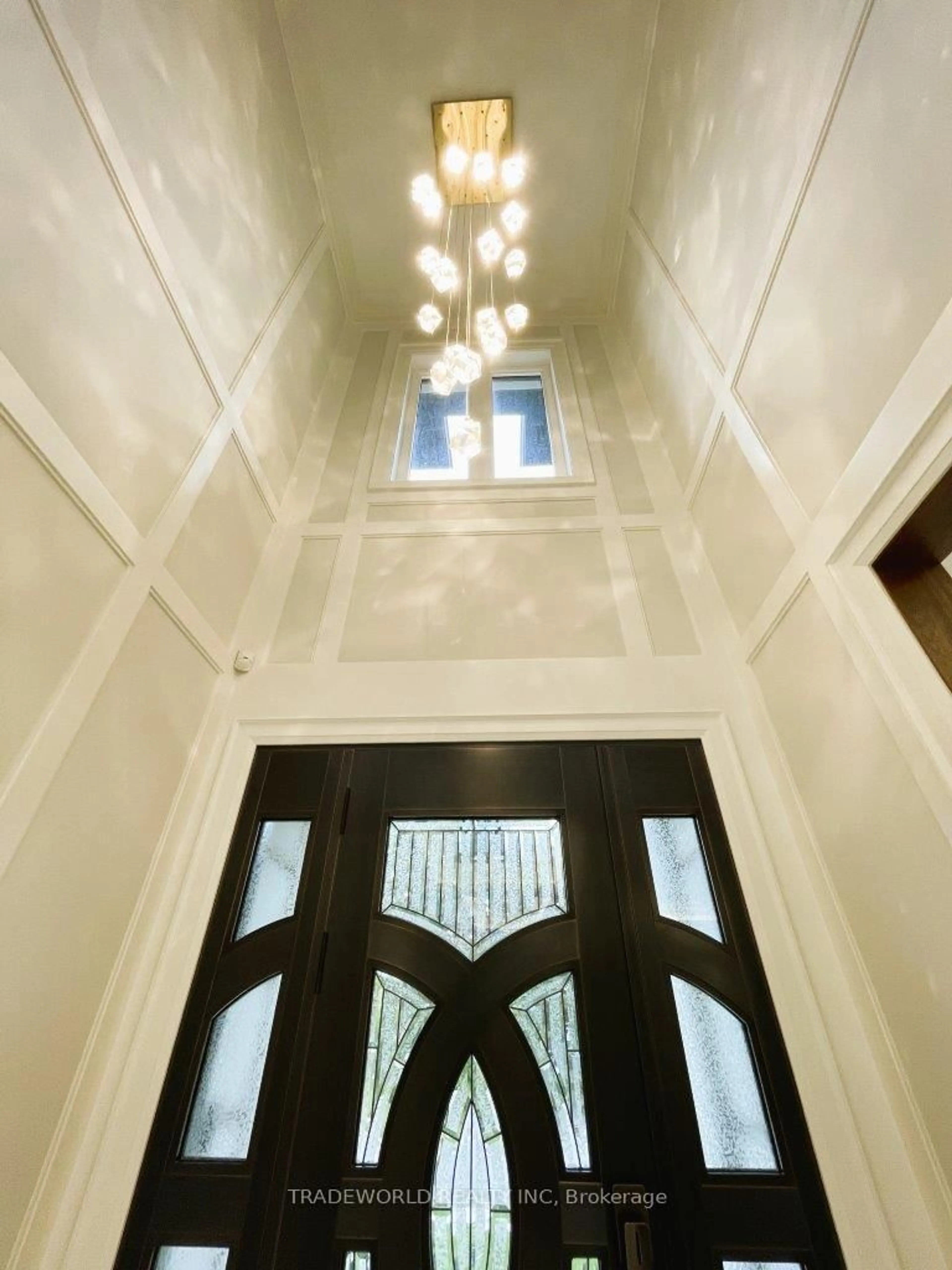 Indoor foyer for 90 Fred Varley Dr, Markham Ontario L3R 1S8