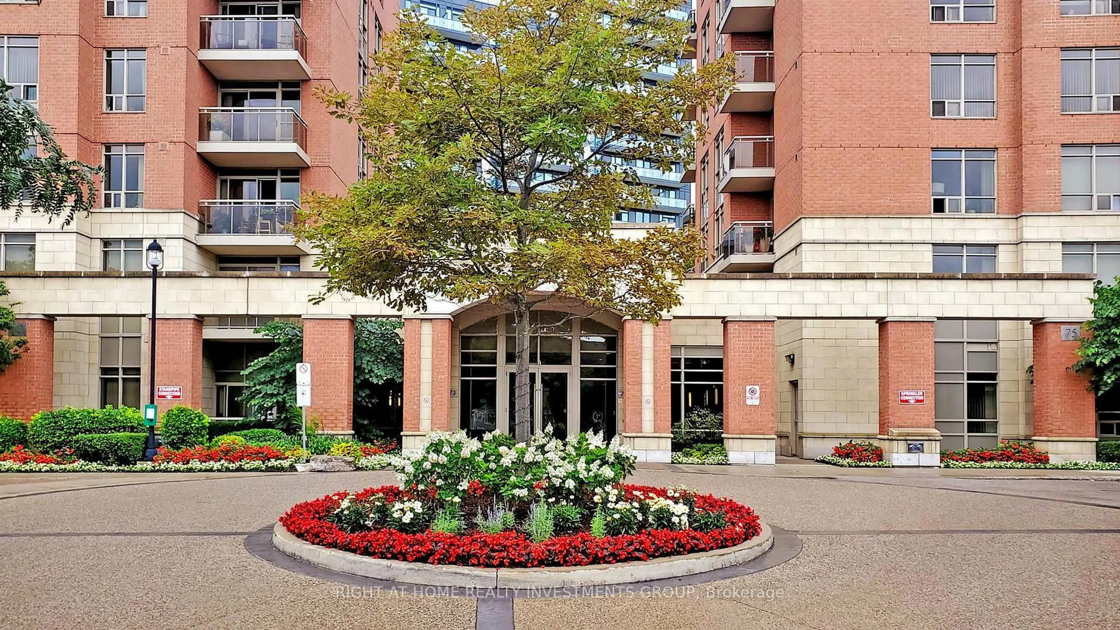 Indoor foyer for 73 King William Cres #207, Richmond Hill Ontario L4B 0C2