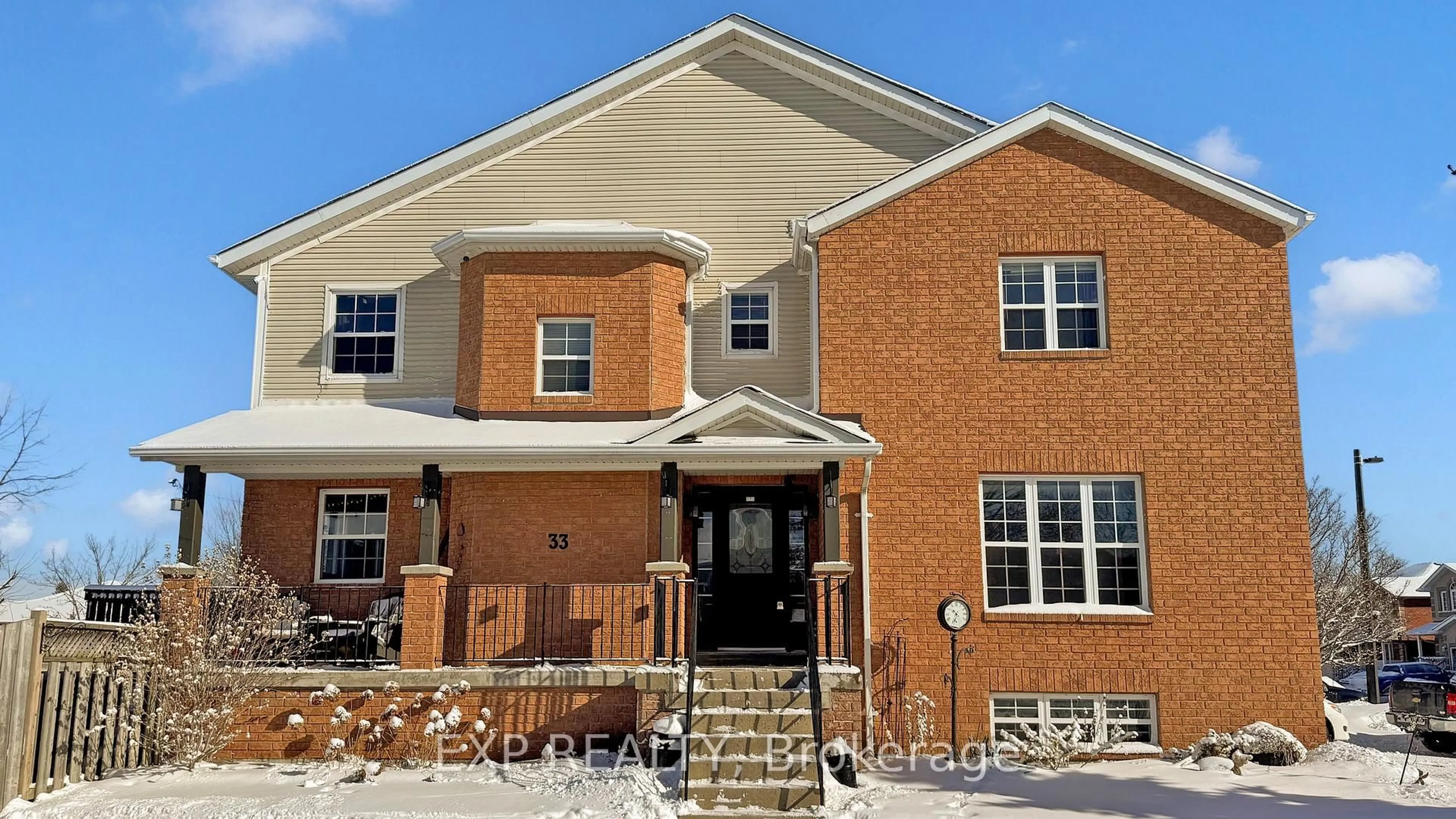 Home with brick exterior material, building for 33 Wrendale Cres, Georgina Ontario L4P 4C4