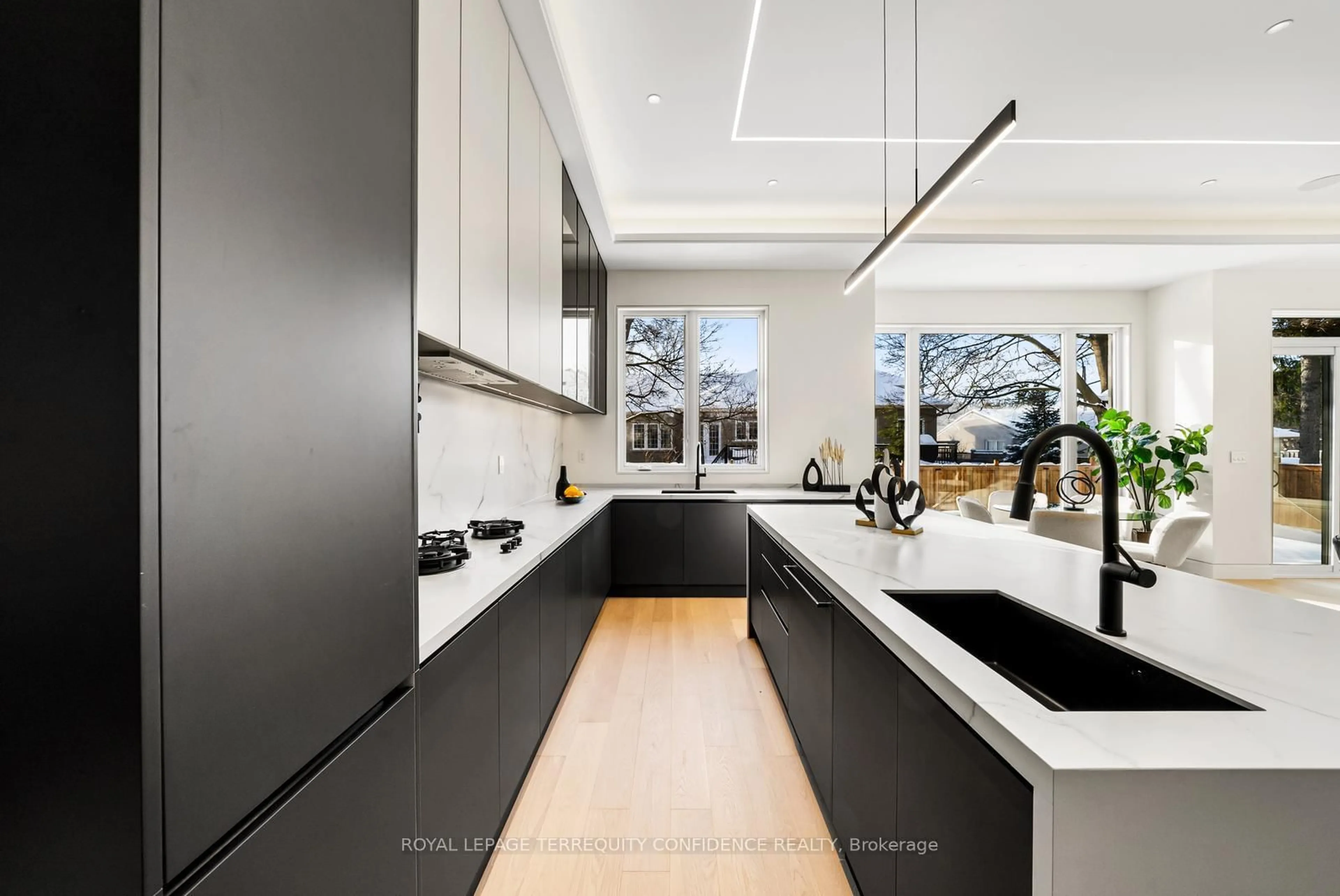Contemporary kitchen, unknown for 281 Kerrybrook Dr, Richmond Hill Ontario L4C 3R2