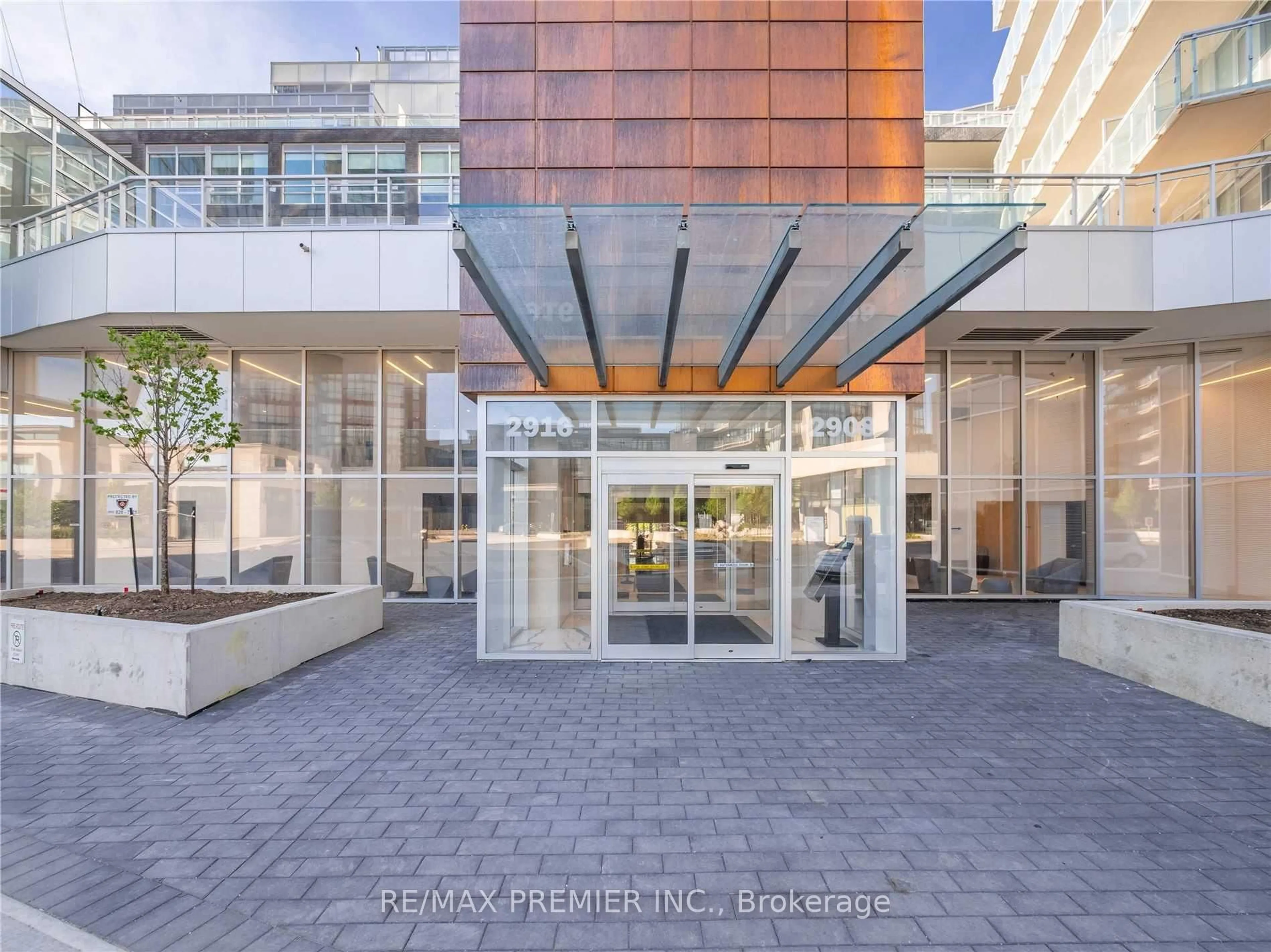 Indoor foyer for 2916 Highway 7 #3606, Vaughan Ontario L4K 0K6