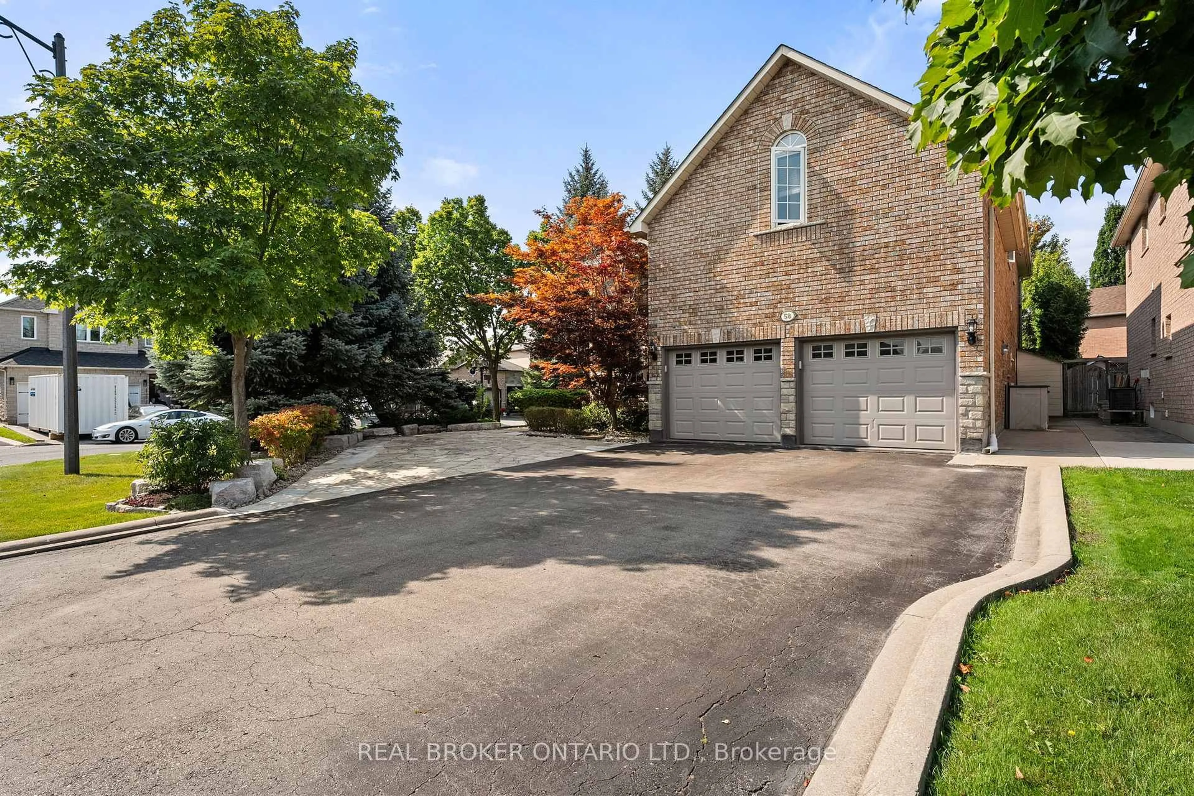 A pic from outside/outdoor area/front of a property/back of a property/a pic from drone, street for 58 Calera Cres, Vaughan Ontario L4H 1V9
