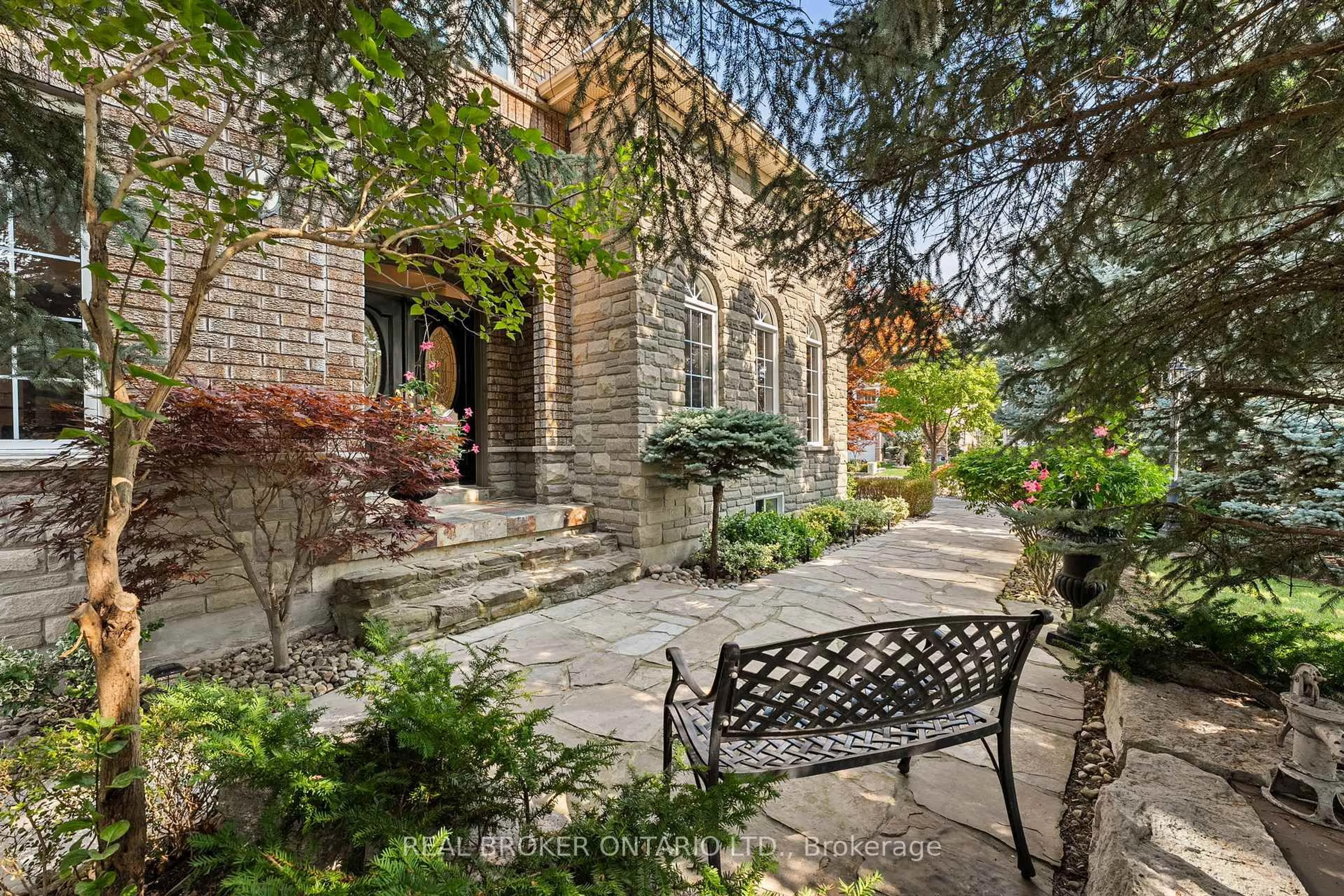 Patio, street for 58 Calera Cres, Vaughan Ontario L4H 1V9