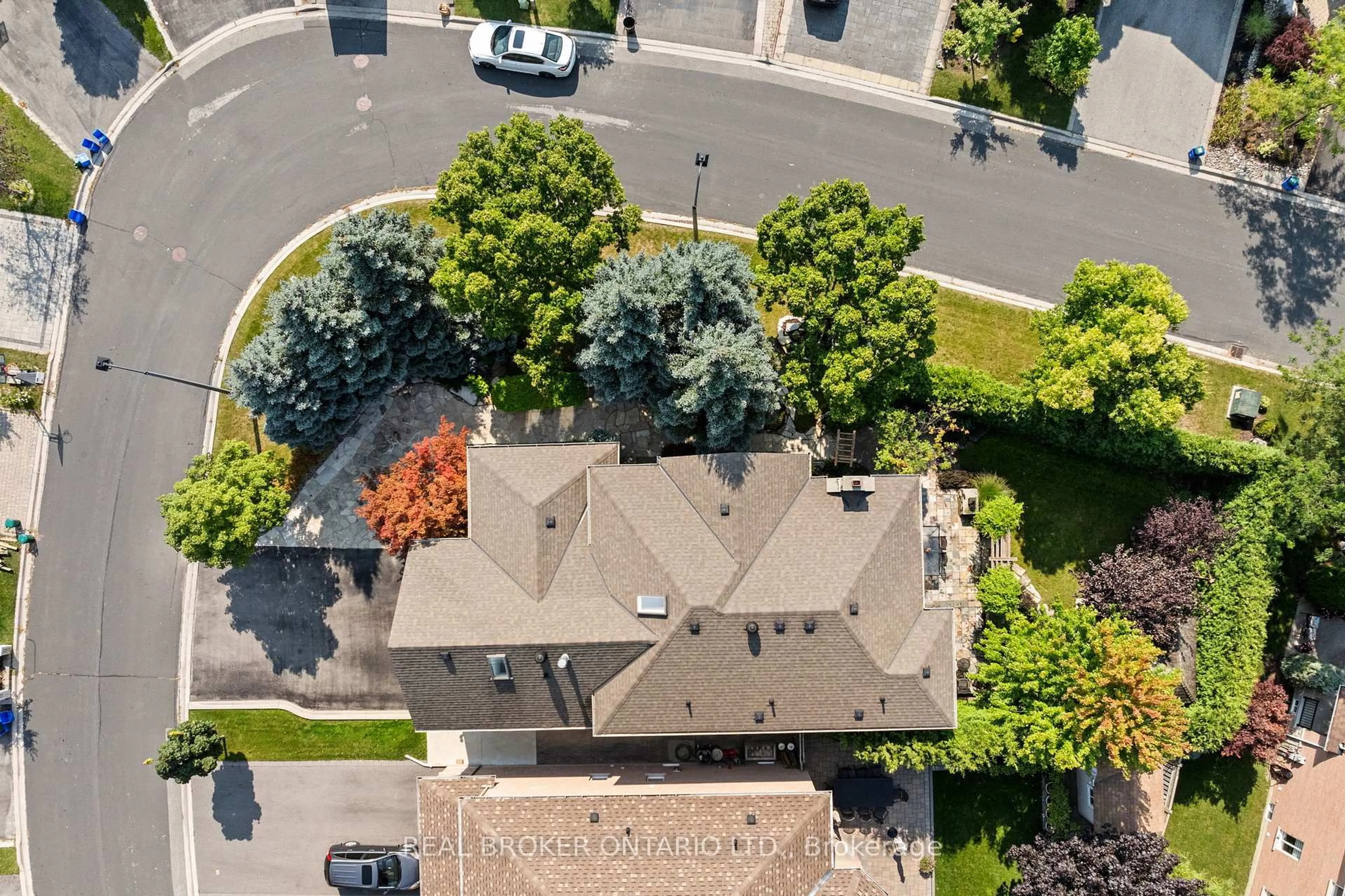 A pic from outside/outdoor area/front of a property/back of a property/a pic from drone, street for 58 Calera Cres, Vaughan Ontario L4H 1V9