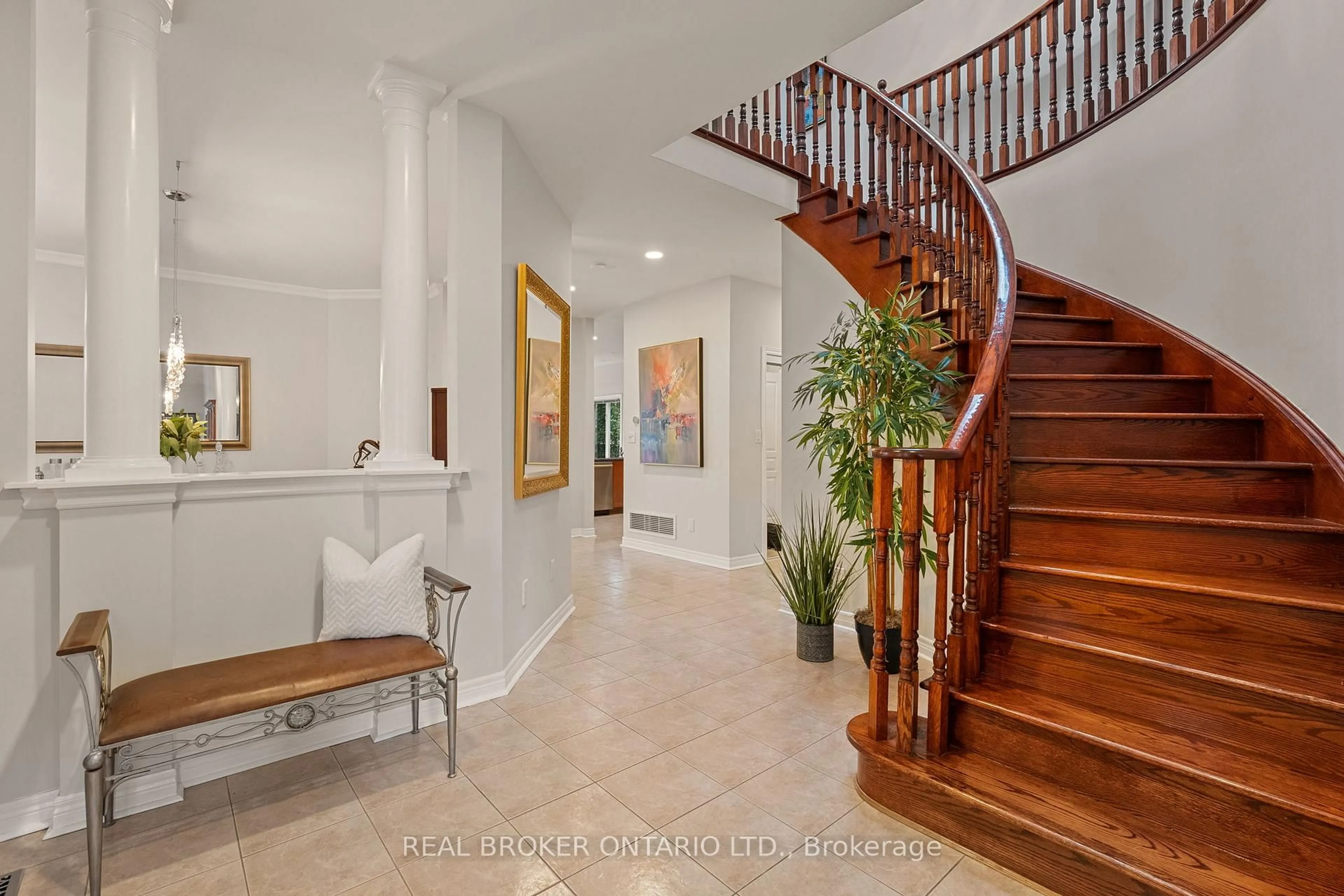 Indoor entryway for 58 Calera Cres, Vaughan Ontario L4H 1V9