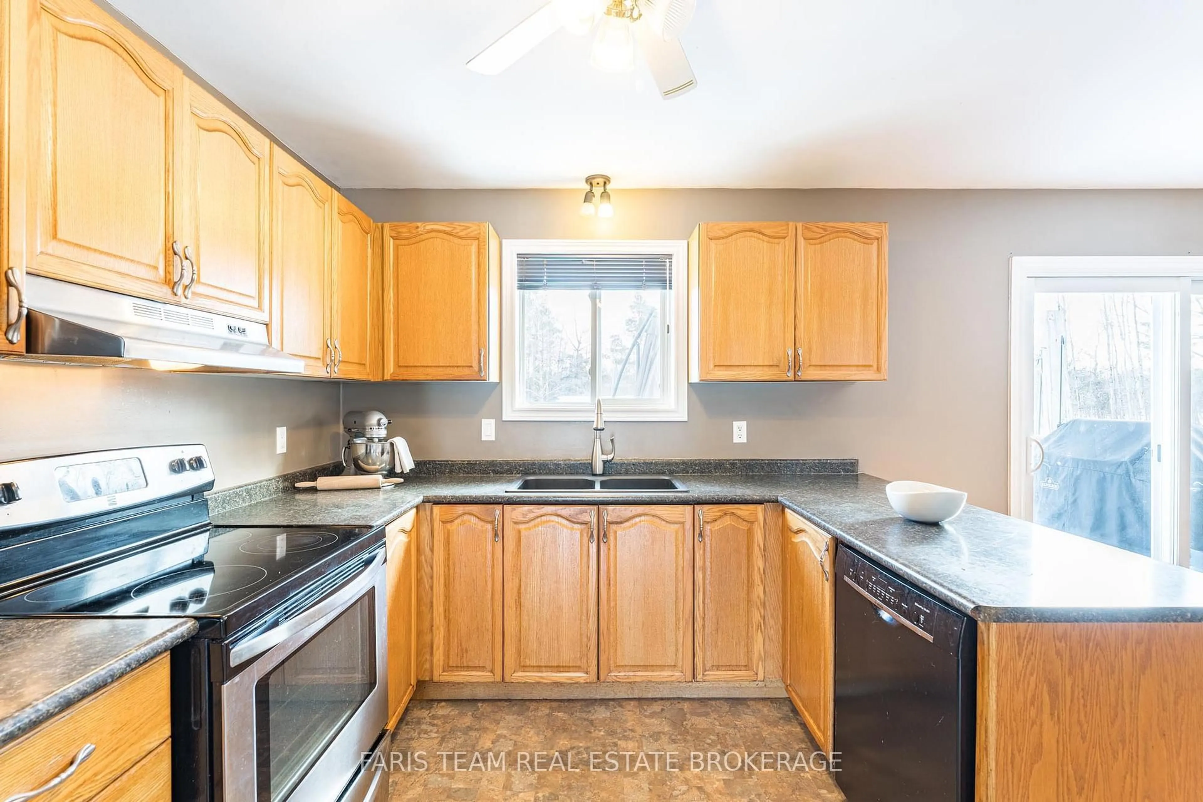 Standard kitchen, unknown for 52 Roth St, Essa Ontario L0M 1B2