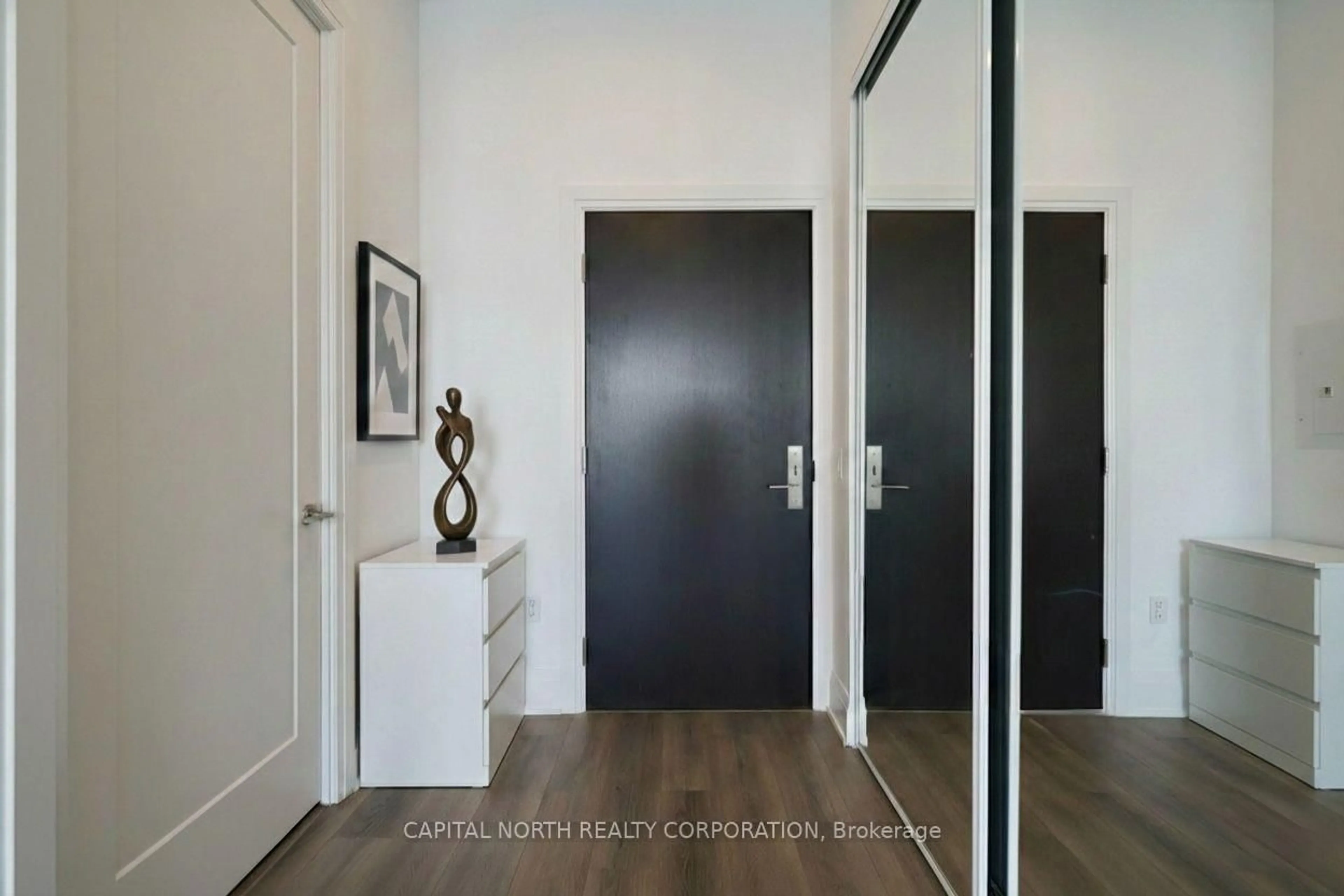 Indoor entryway for 9000 Jane St #704, Vaughan Ontario L4K 2M9