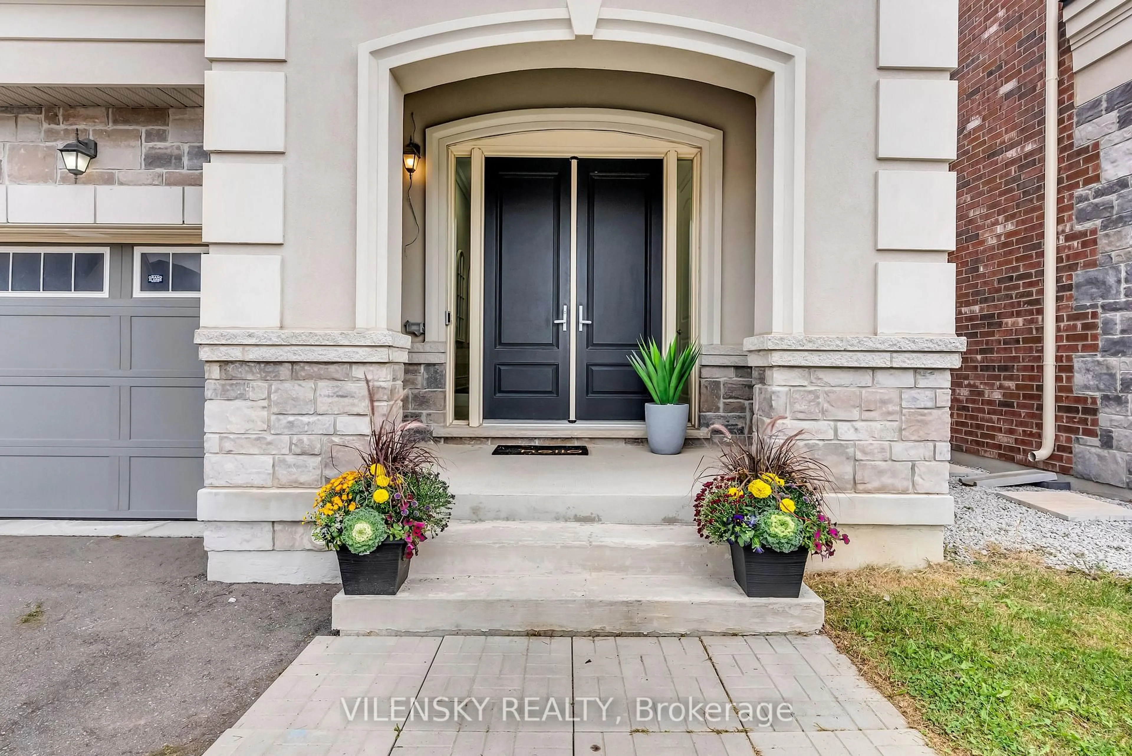 Indoor entryway for 79 Menotti Dr, Richmond Hill Ontario L4E 1G7