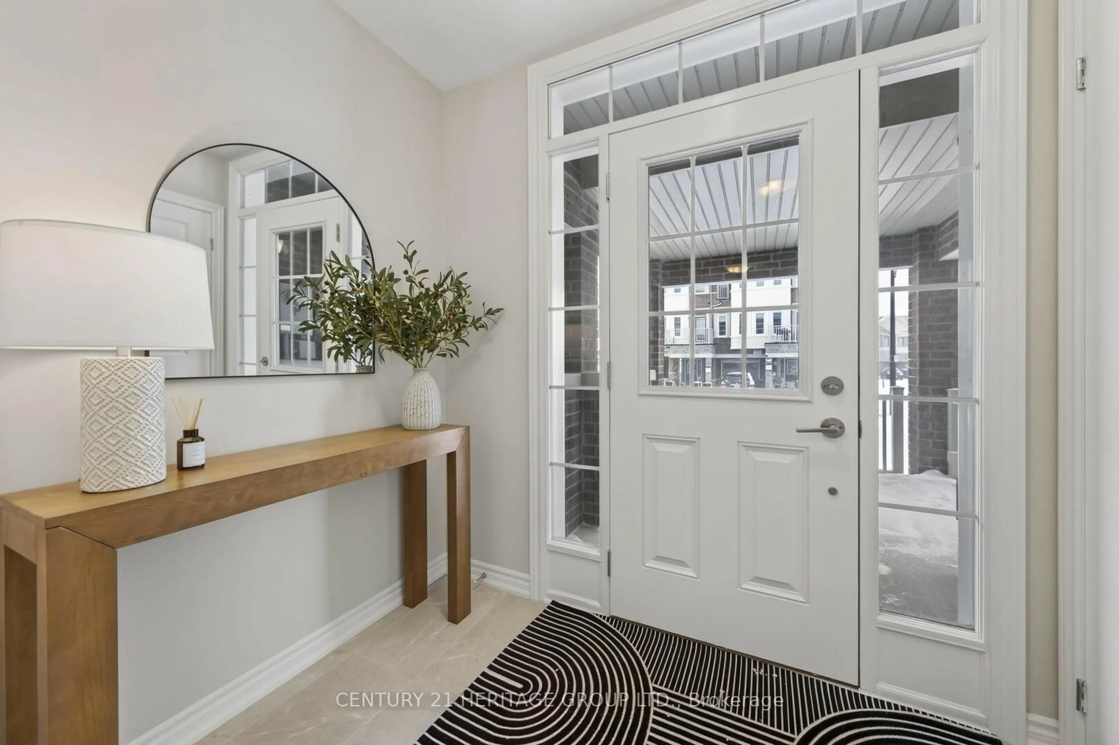 Indoor entryway for 6 Mel Irving Dr, Bradford West Gwillimbury Ontario L3Z 4P1