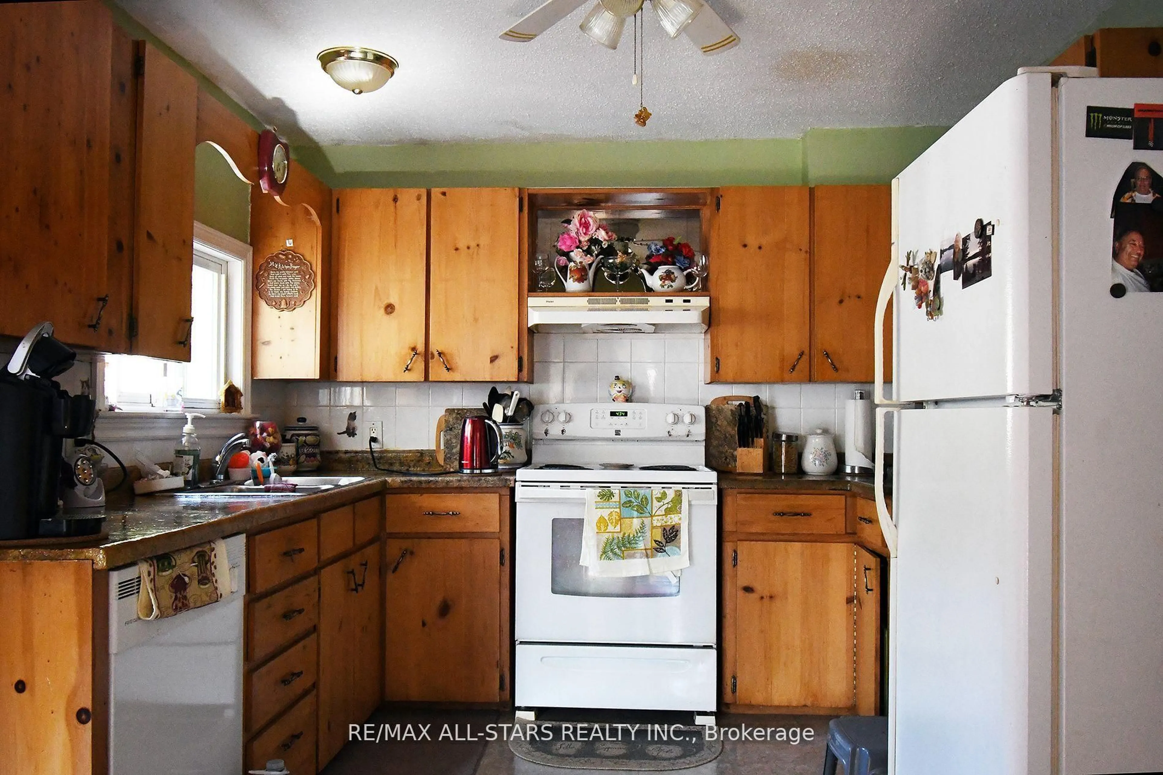 Standard kitchen, unknown for 346 Pasadena Dr, Georgina Ontario L4P 2Z3
