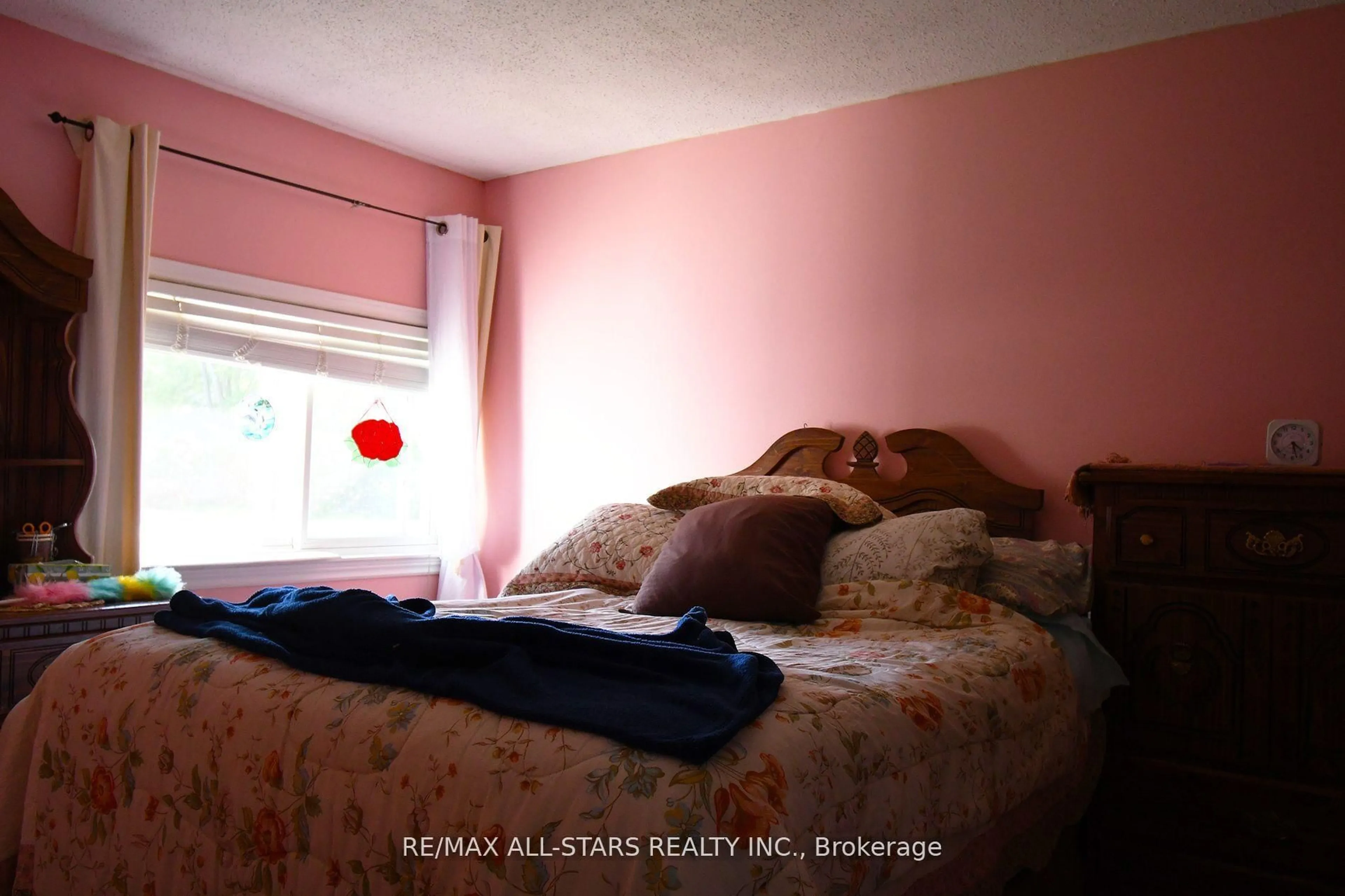 A pic of a room for 346 Pasadena Dr, Georgina Ontario L4P 2Z3