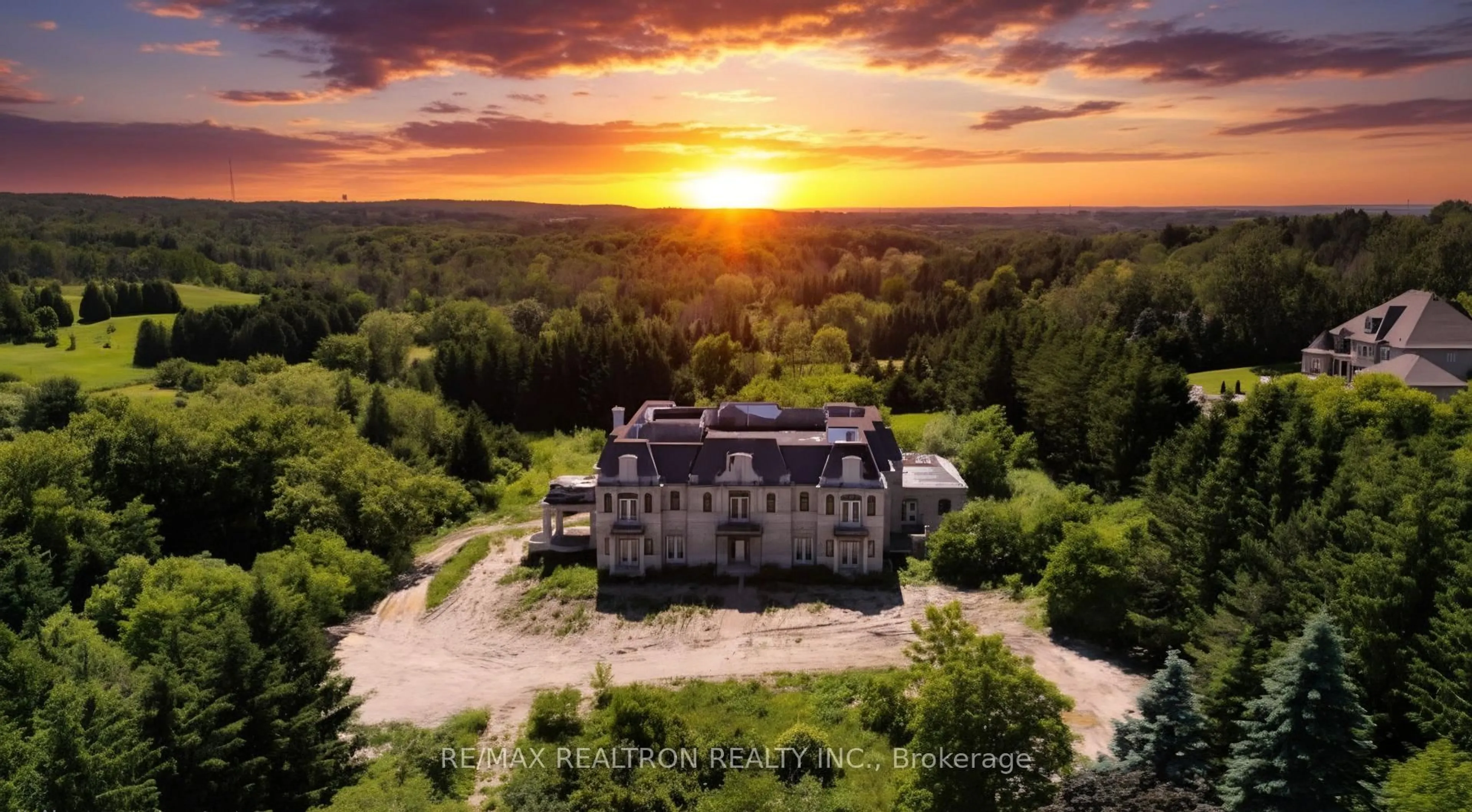 A pic from outside/outdoor area/front of a property/back of a property/a pic from drone, building for 15230 Keele St, King Ontario L7B 1A3