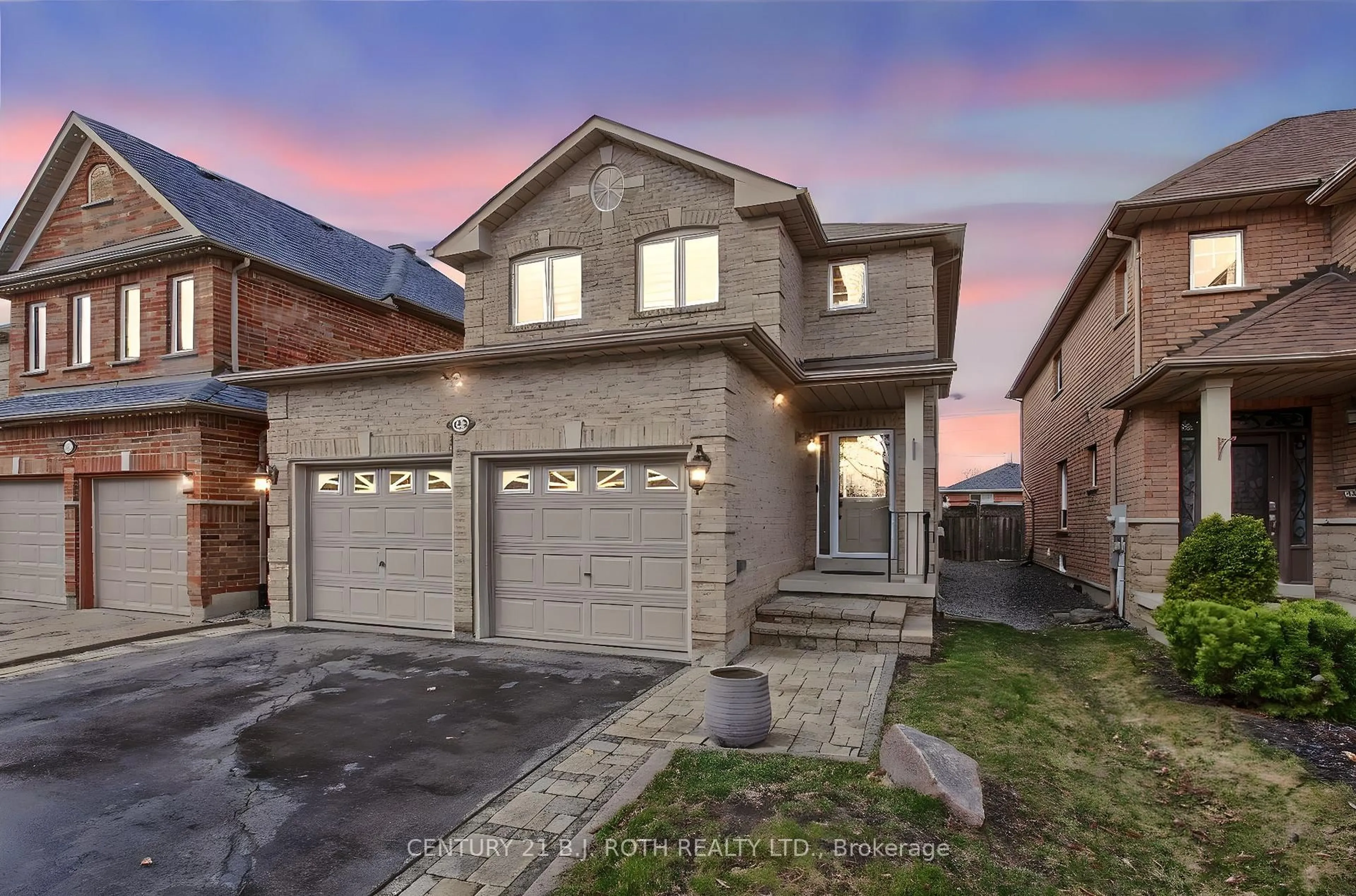 Home with brick exterior material, street for 484 Menczel Cres, Newmarket Ontario L3X 2P6