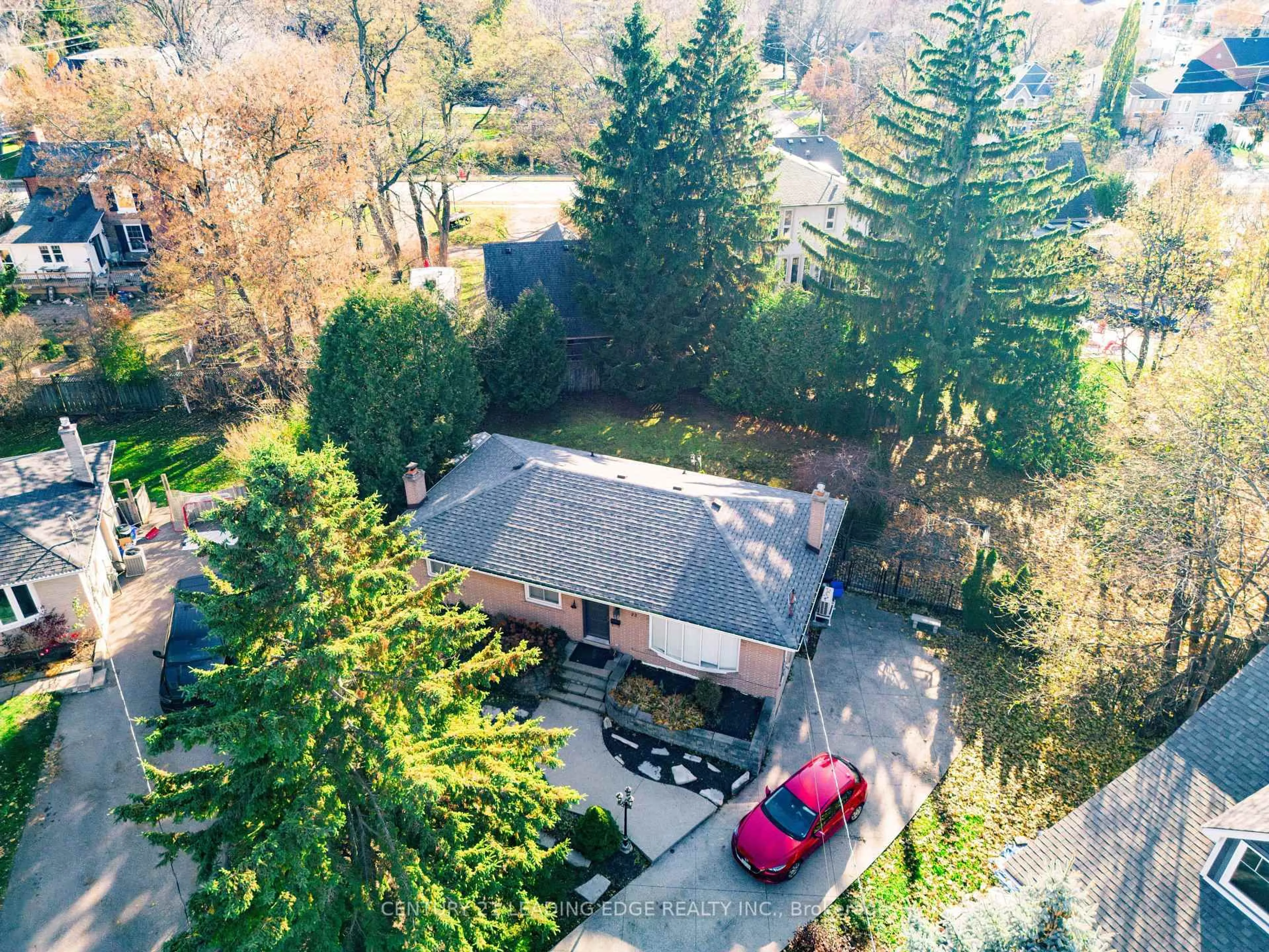 A pic from outside/outdoor area/front of a property/back of a property/a pic from drone, street for 22 Winlaw Pl, Markham Ontario L3P 2C6