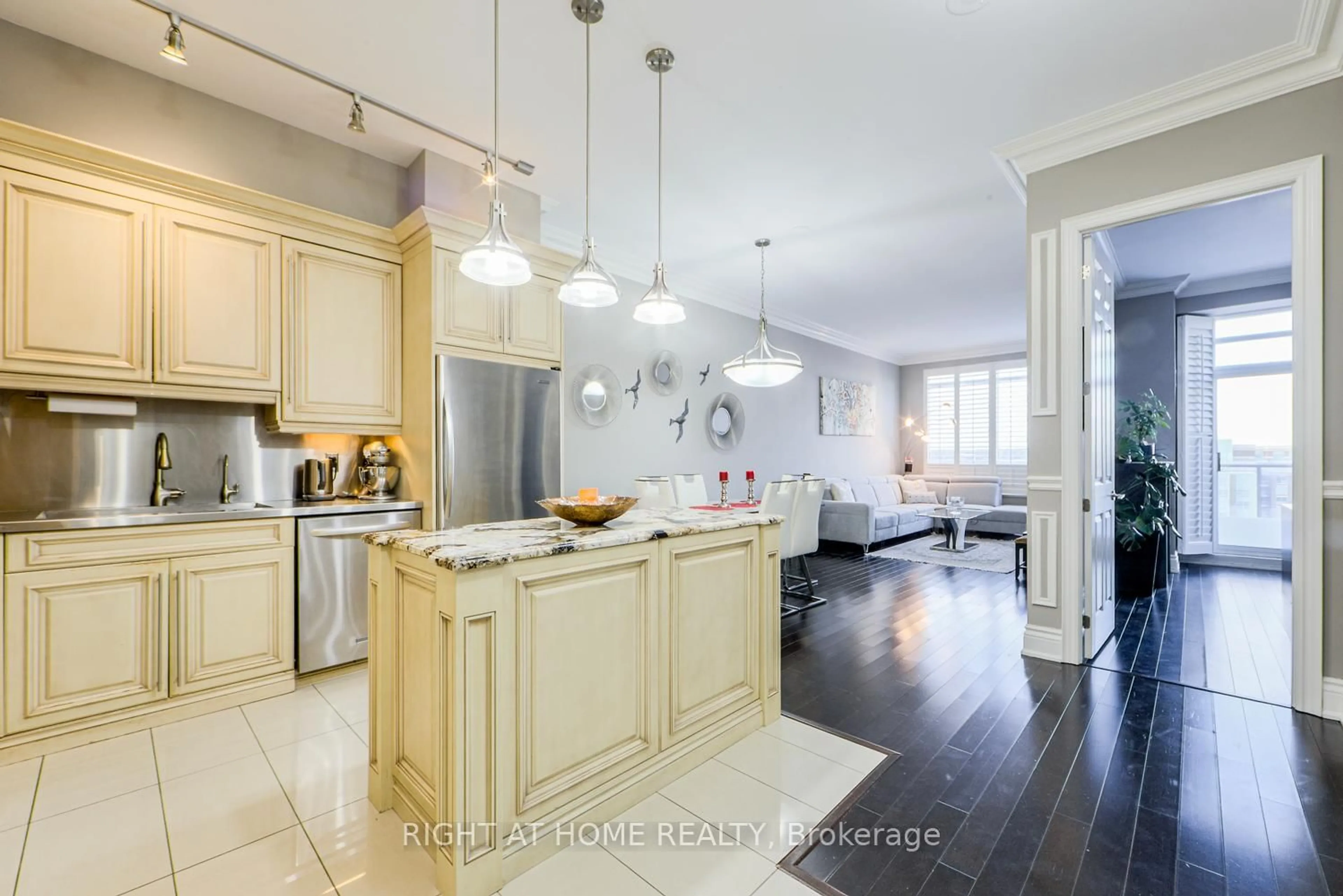 Open concept kitchen, unknown for 37 Galleria Pkwy #UPH2, Markham Ontario L3T 0A5