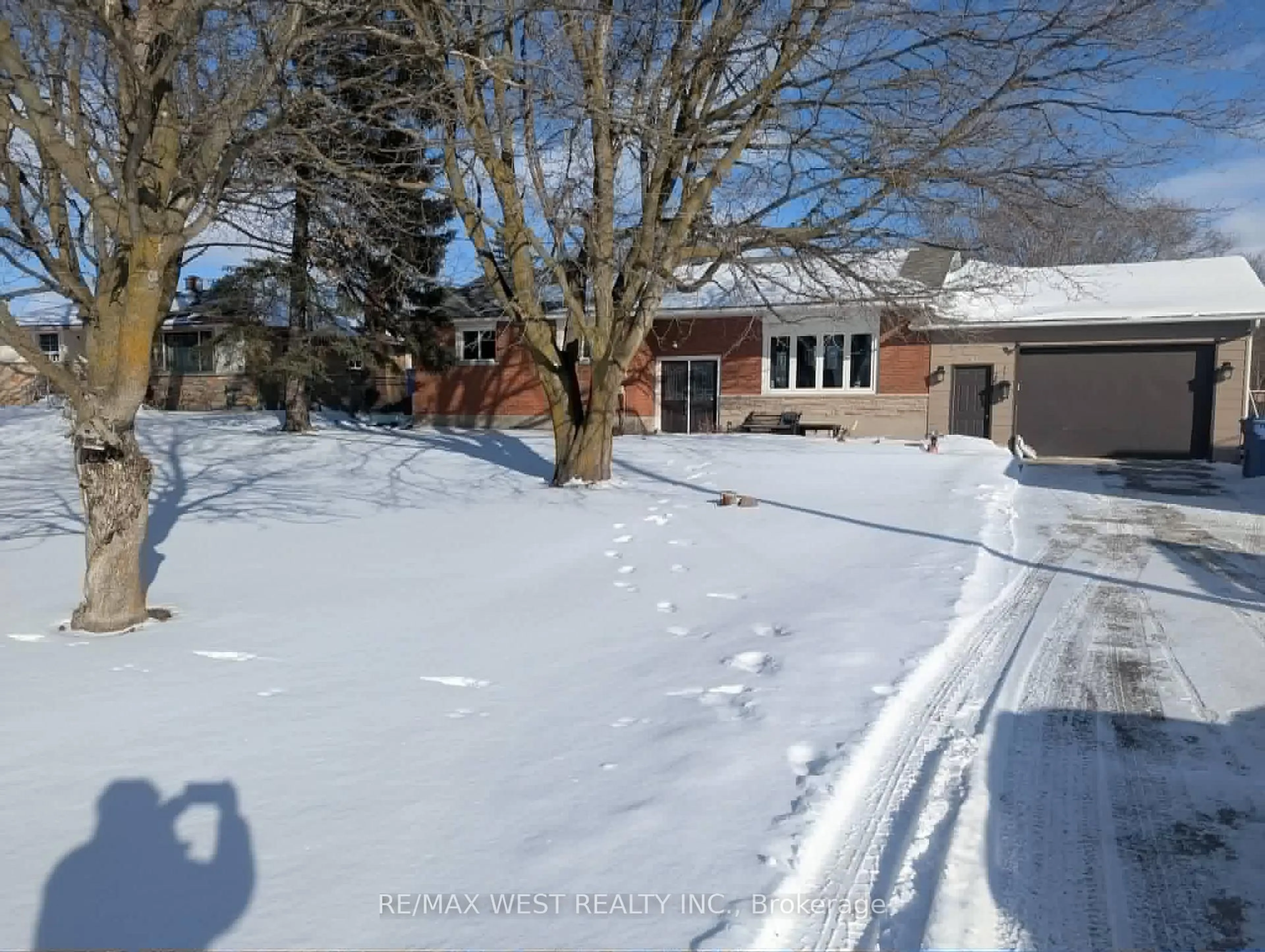 A pic from outside/outdoor area/front of a property/back of a property/a pic from drone, street for 19113 Highway 48, East Gwillimbury Ontario L0G 1M0