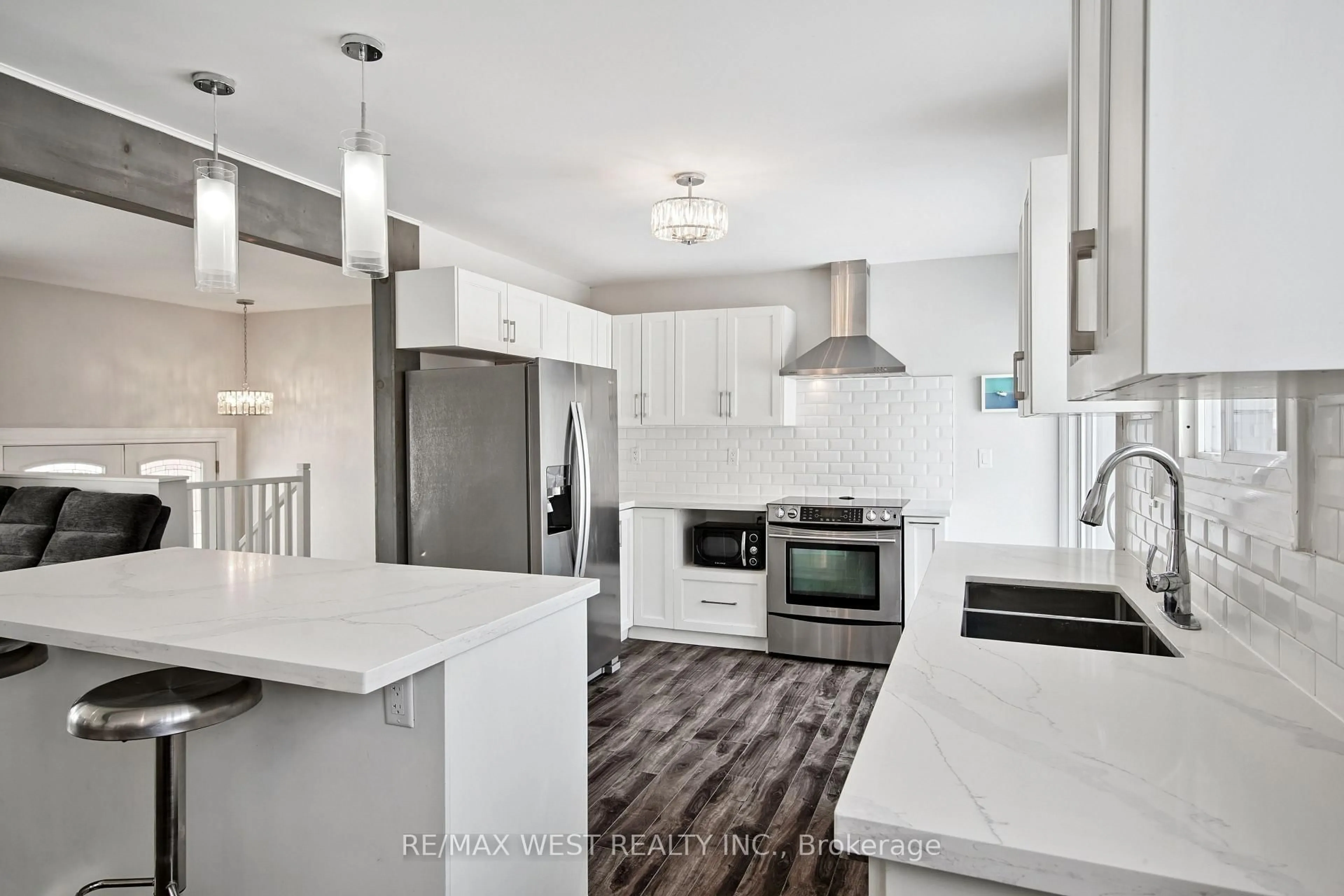 Open concept kitchen, unknown for 19113 Highway 48, East Gwillimbury Ontario L0G 1M0